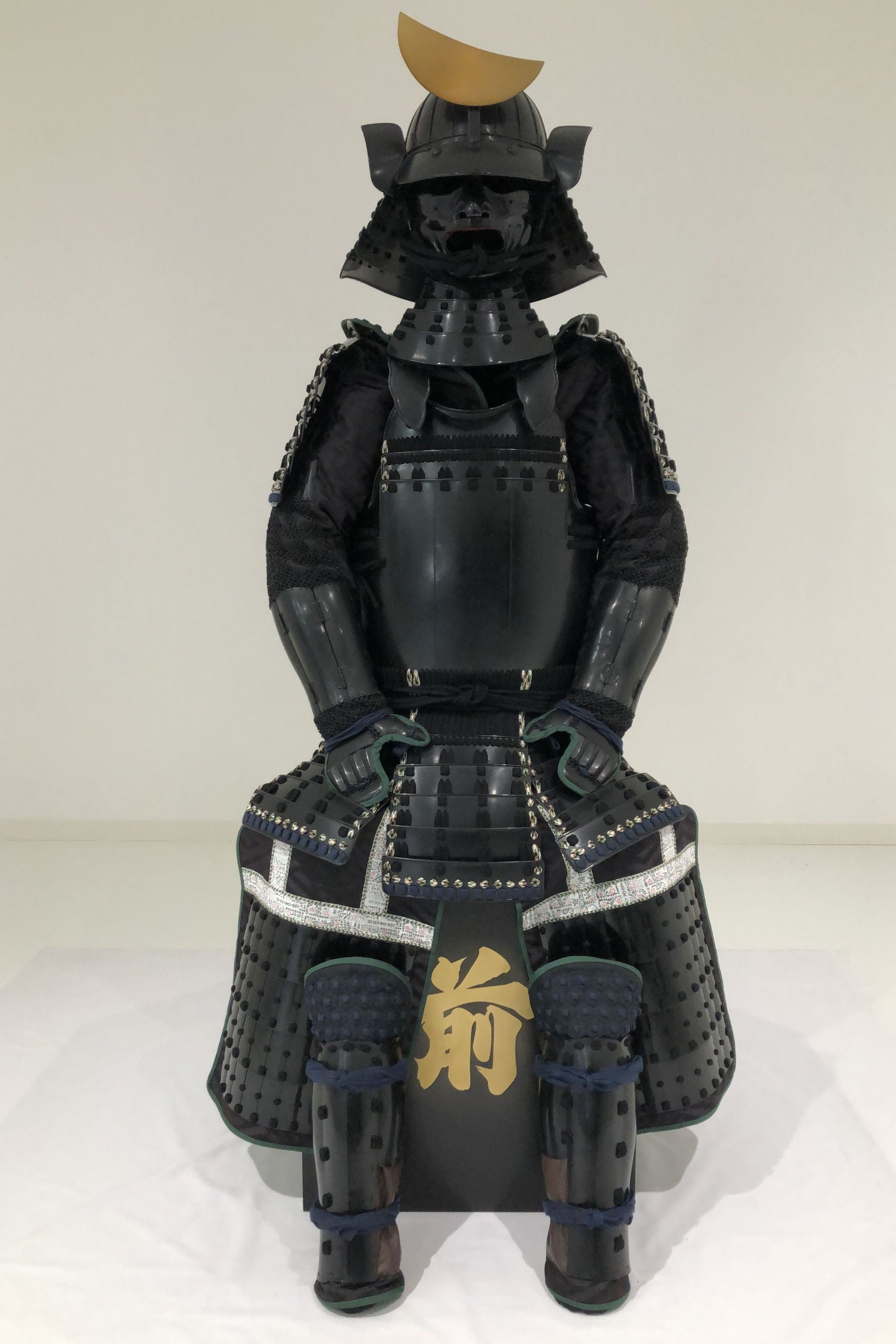 【O-036】黒糸威縦矧二枚胴具足