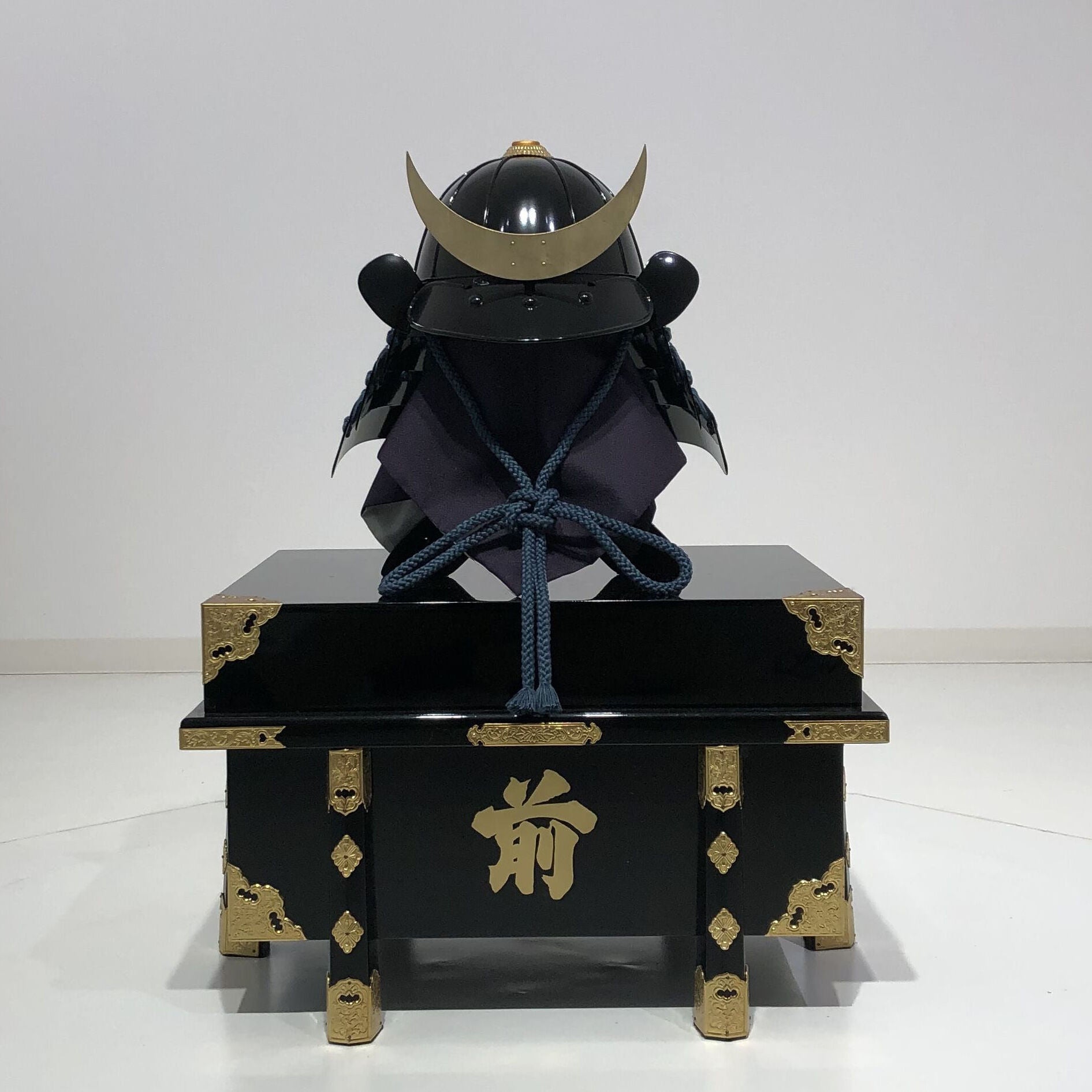 【O-063-K】 紺糸威黒桶側二枚胴具足(兜のみ)