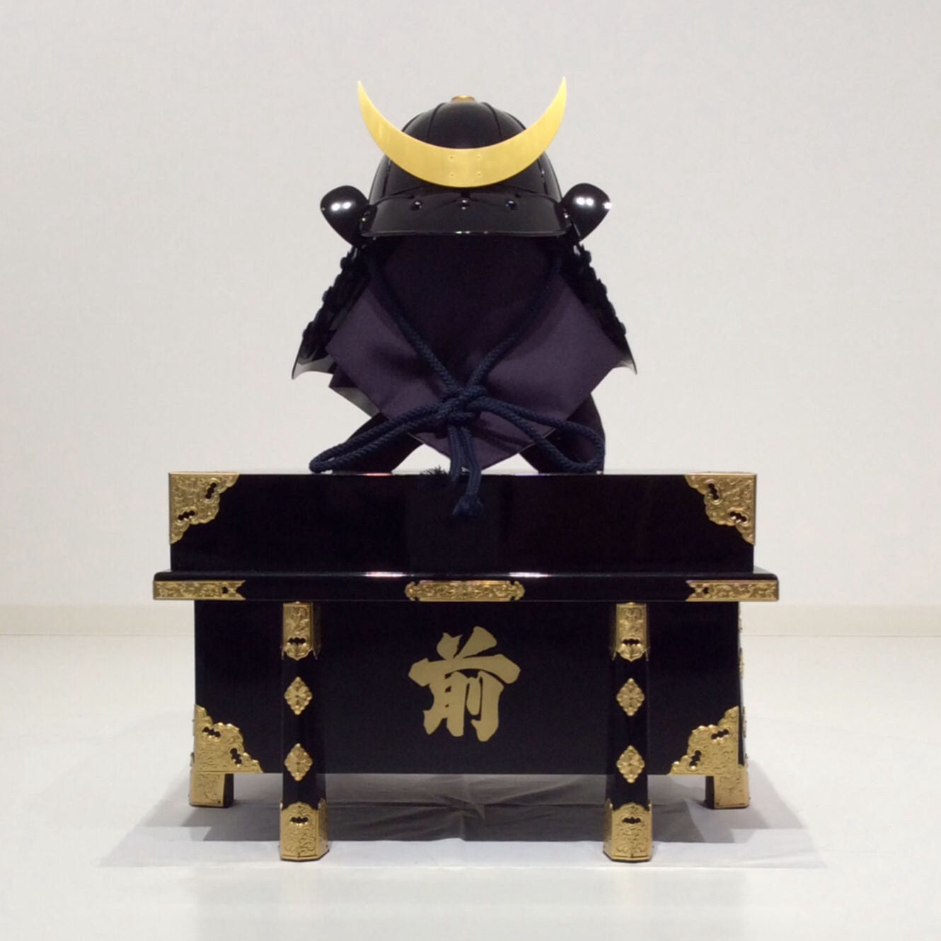【O-065-1-K】濃紺糸威黒桶側二枚胴具足(兜のみ)