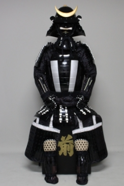 【O-057】黒白糸威黒桶側二枚胴具足