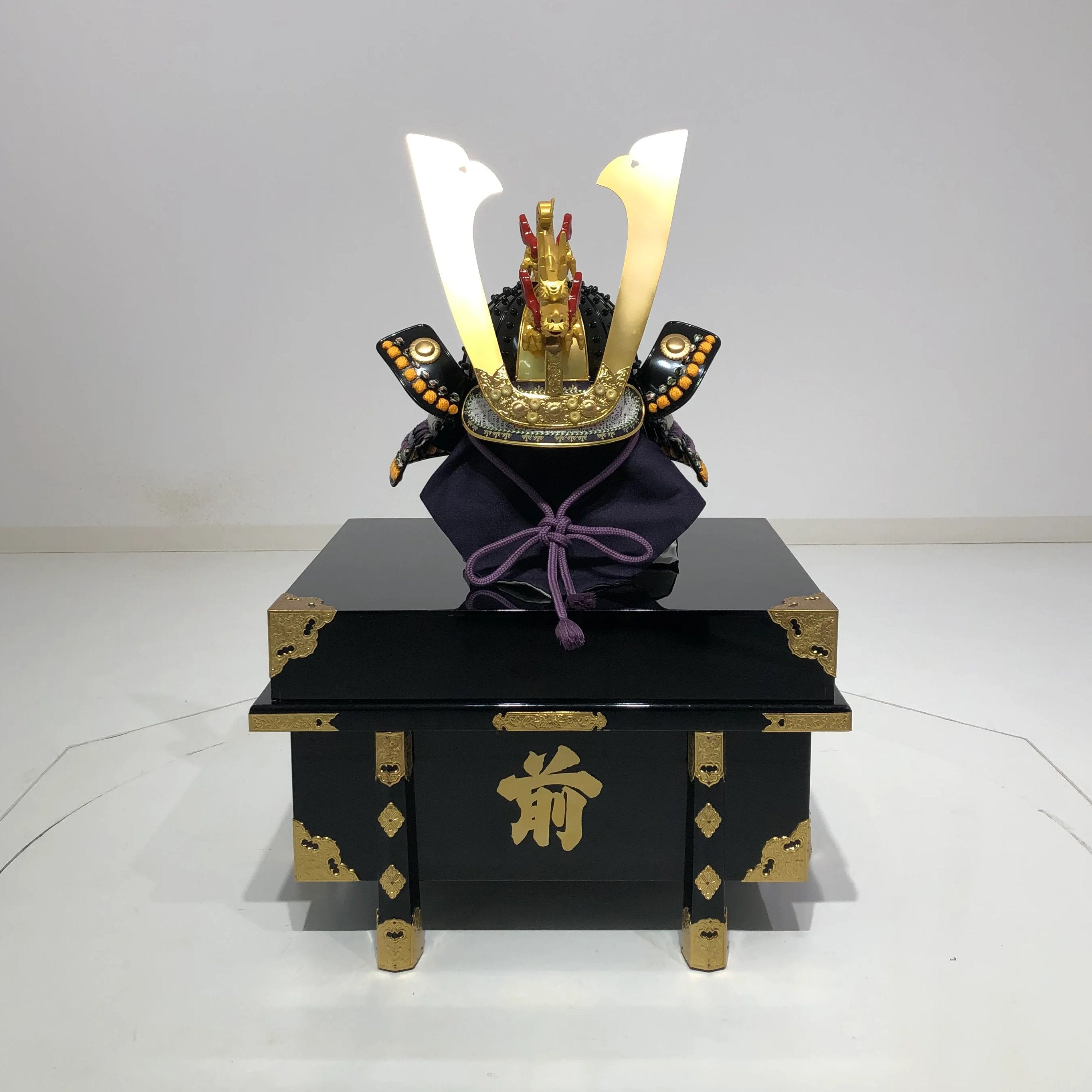 【C-009-K】藤白糸威黒伊予札二枚胴具足 (子供用兜)