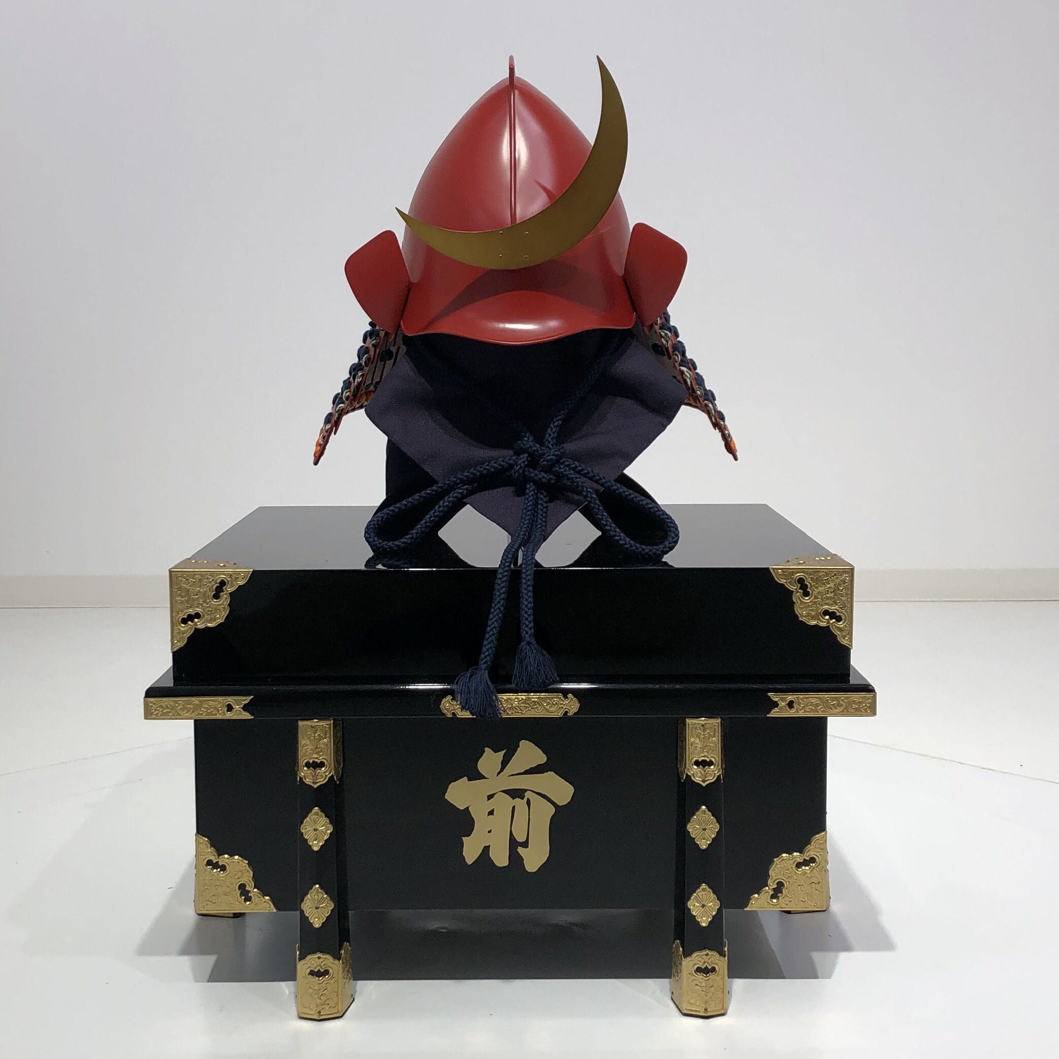 【O-079-K】濃紺糸威赤艶消鋲綴二枚胴具足(桃形兜)(兜のみ)