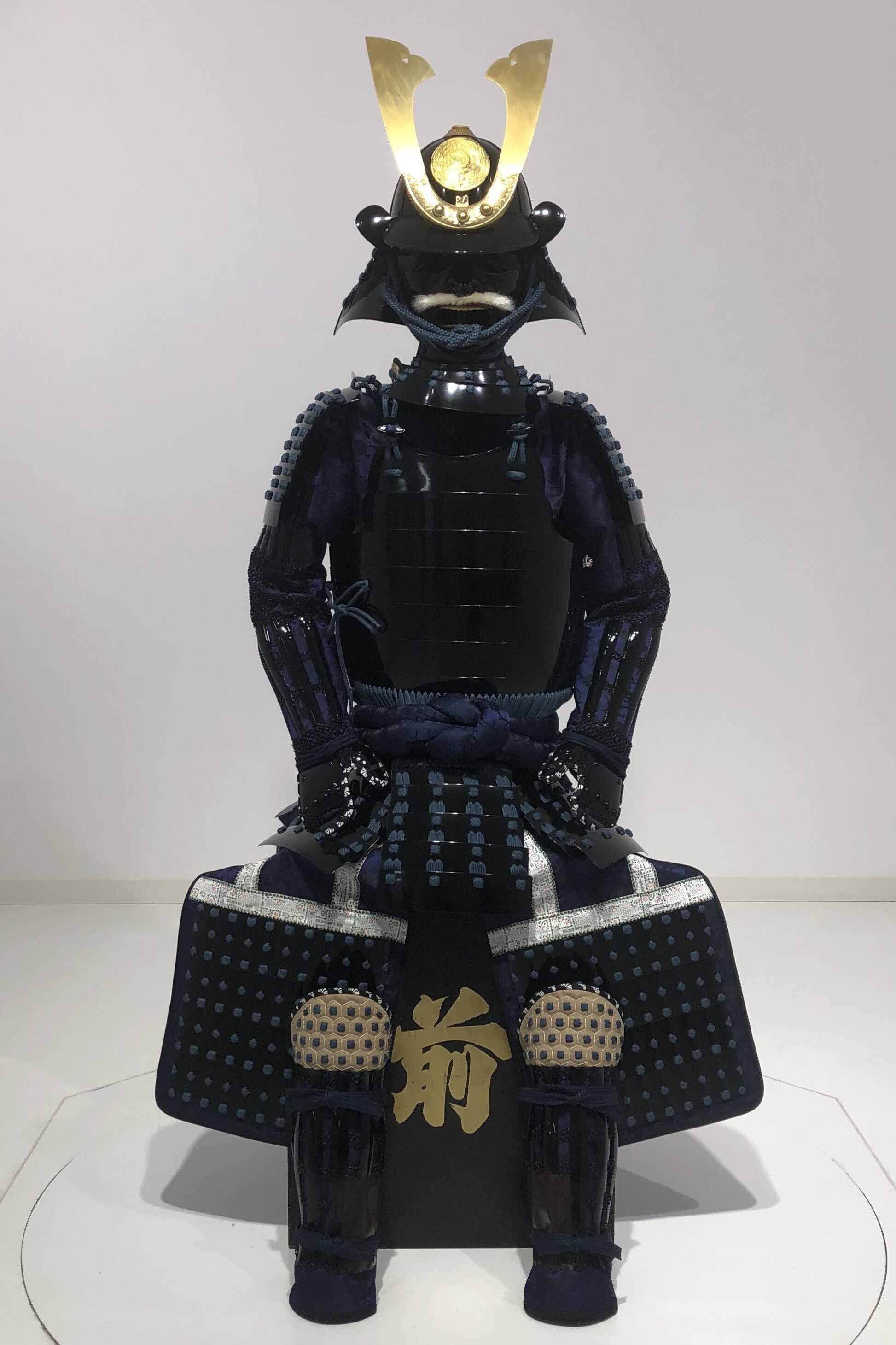 【O-058】紺糸威黒桶側二枚胴具足(鍬形)