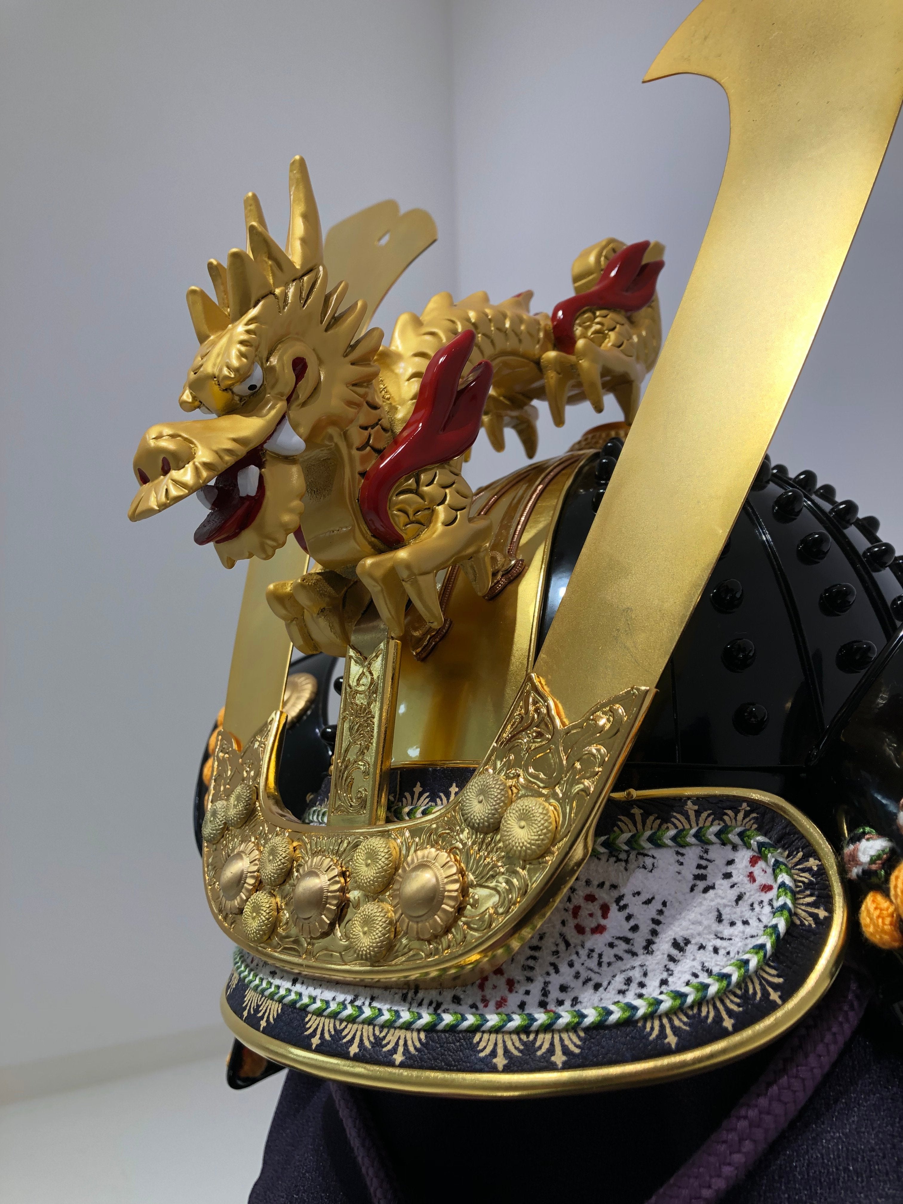 【C-009-K】藤白糸威黒伊予札二枚胴具足 (子供用兜)