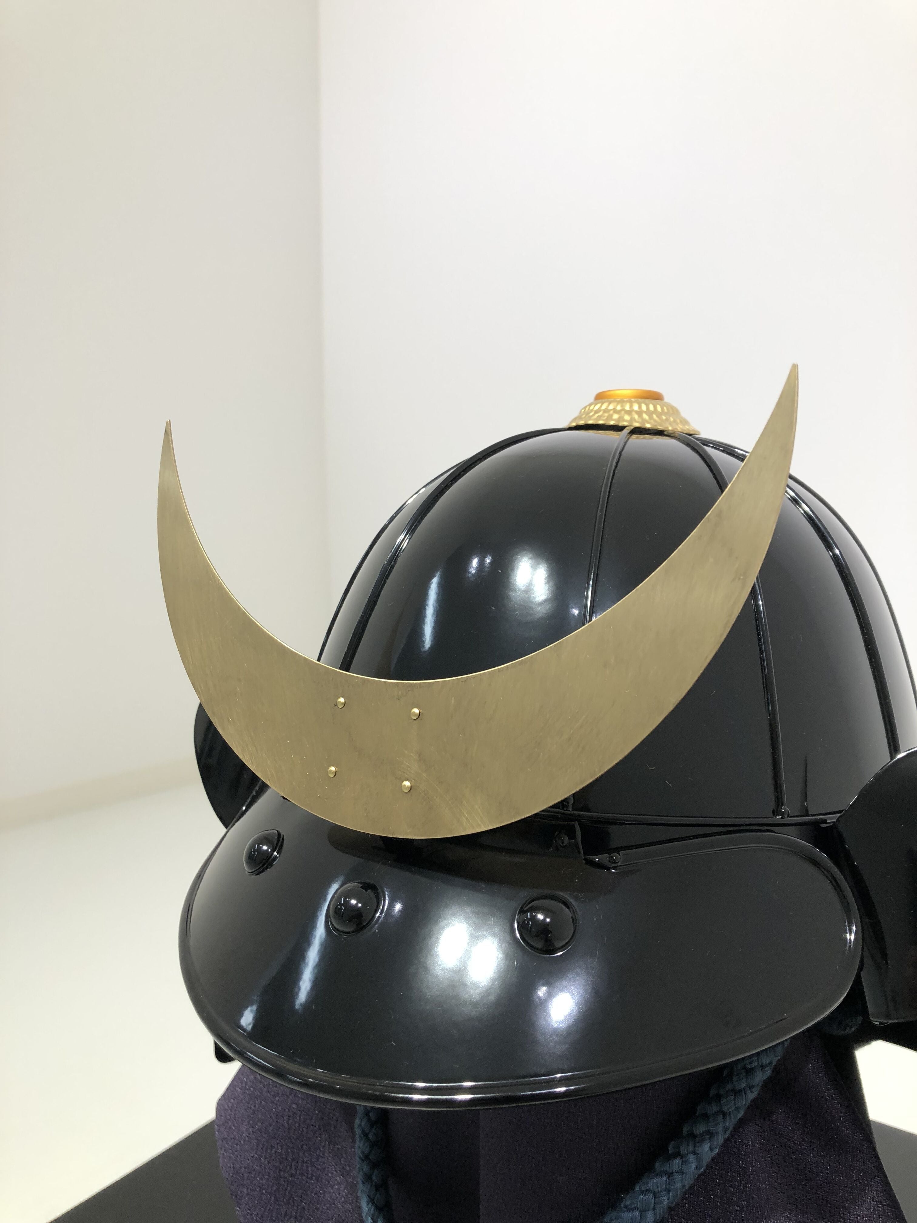 【O-063-K】 紺糸威黒桶側二枚胴具足(兜のみ)