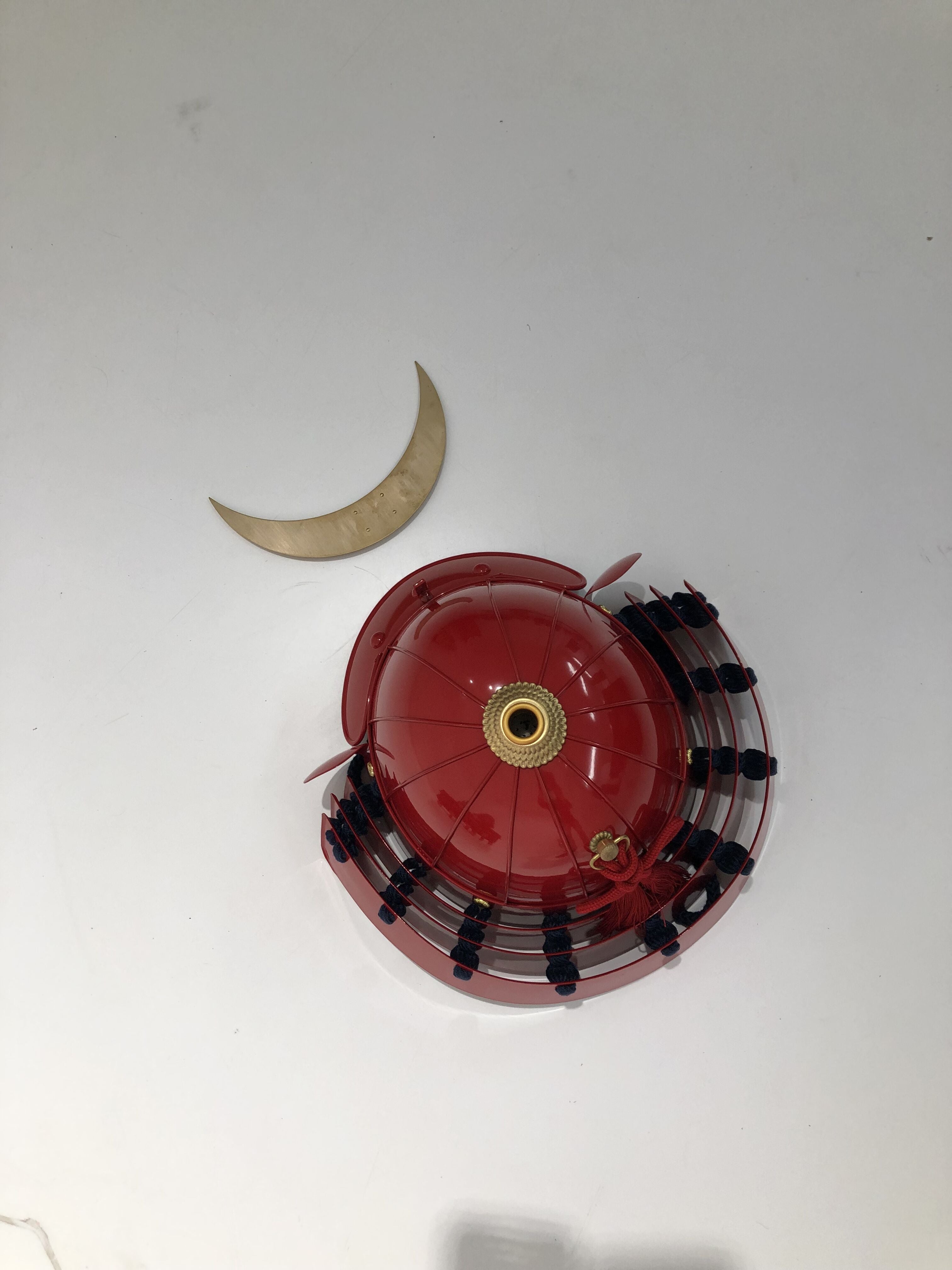 【O-061-K】濃紺糸威赤桶側二枚胴具足(兜のみ)