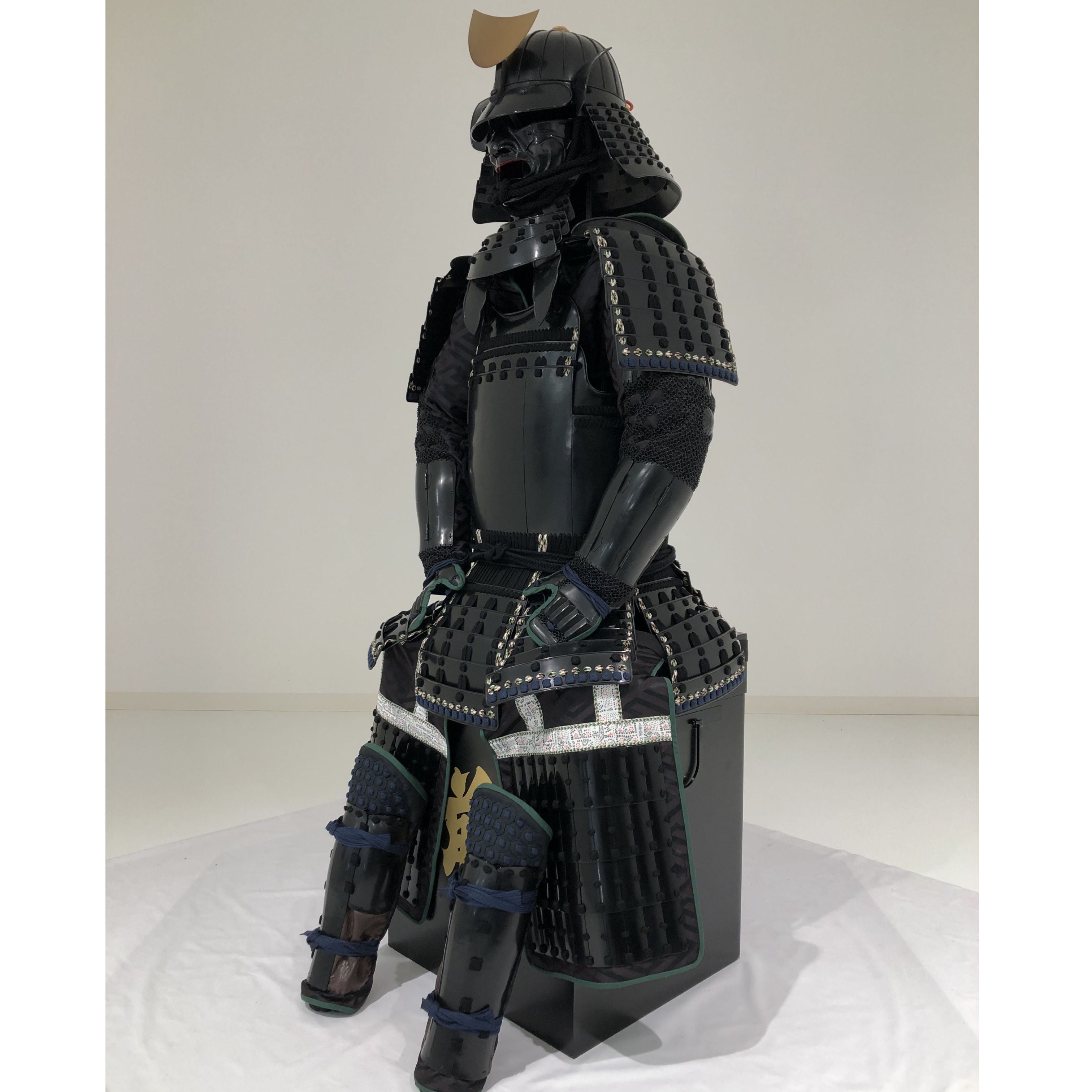 【O-036】黒糸威縦矧二枚胴具足