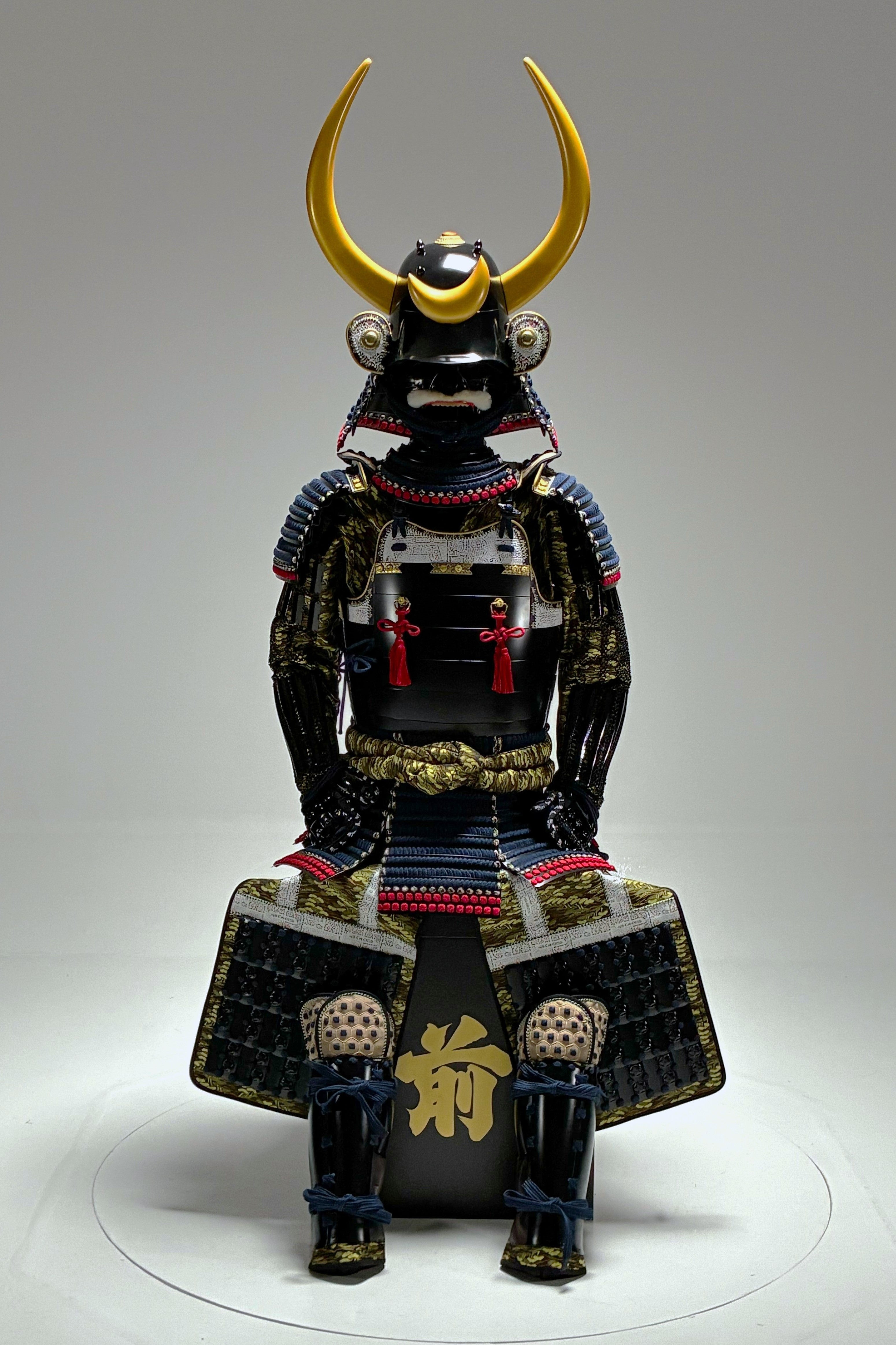 【O-040】平角脇立 濃紺糸毛引威 桶側二枚胴具足