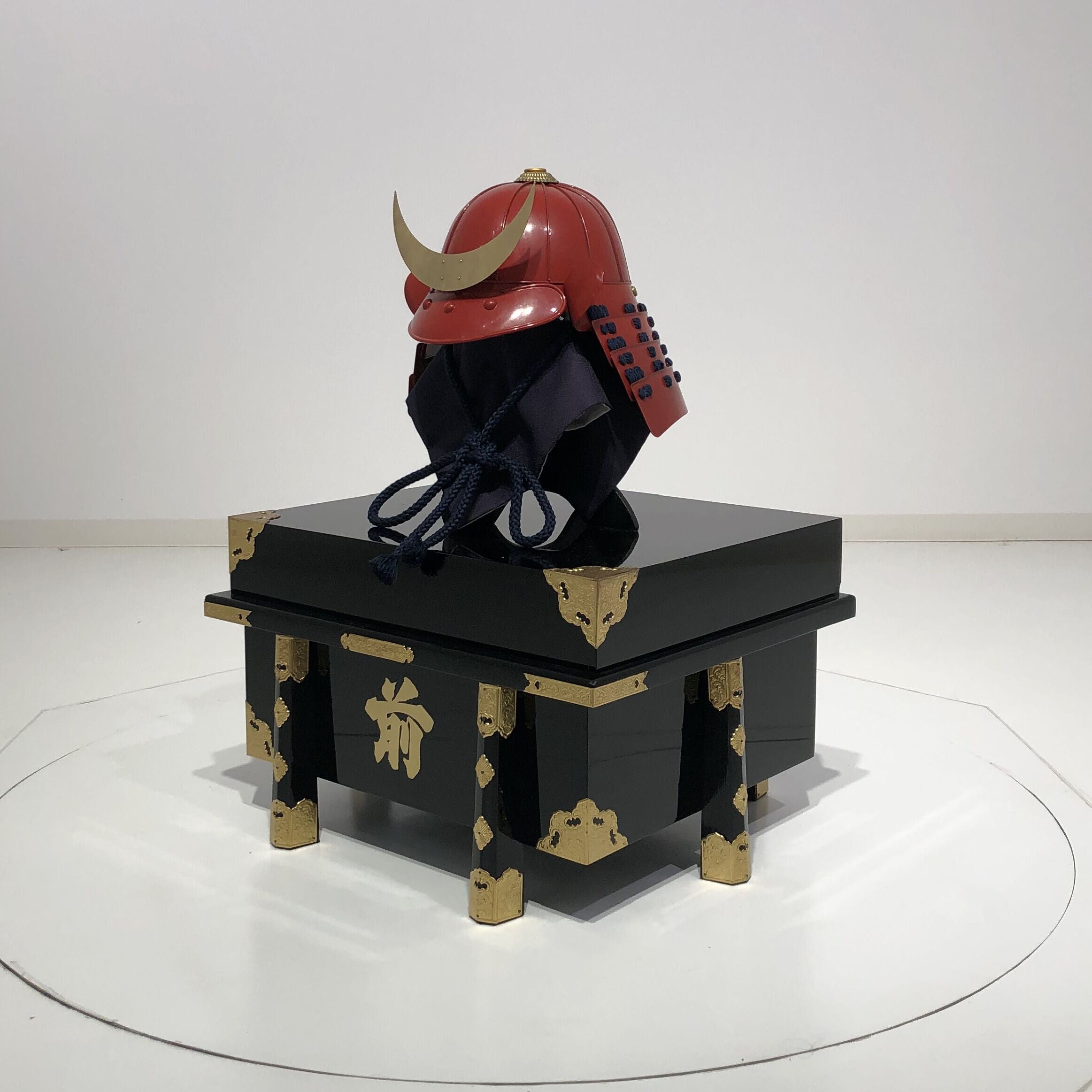 【O-062-K】濃紺糸威赤桶側二枚胴具足(時代塗)(兜のみ)