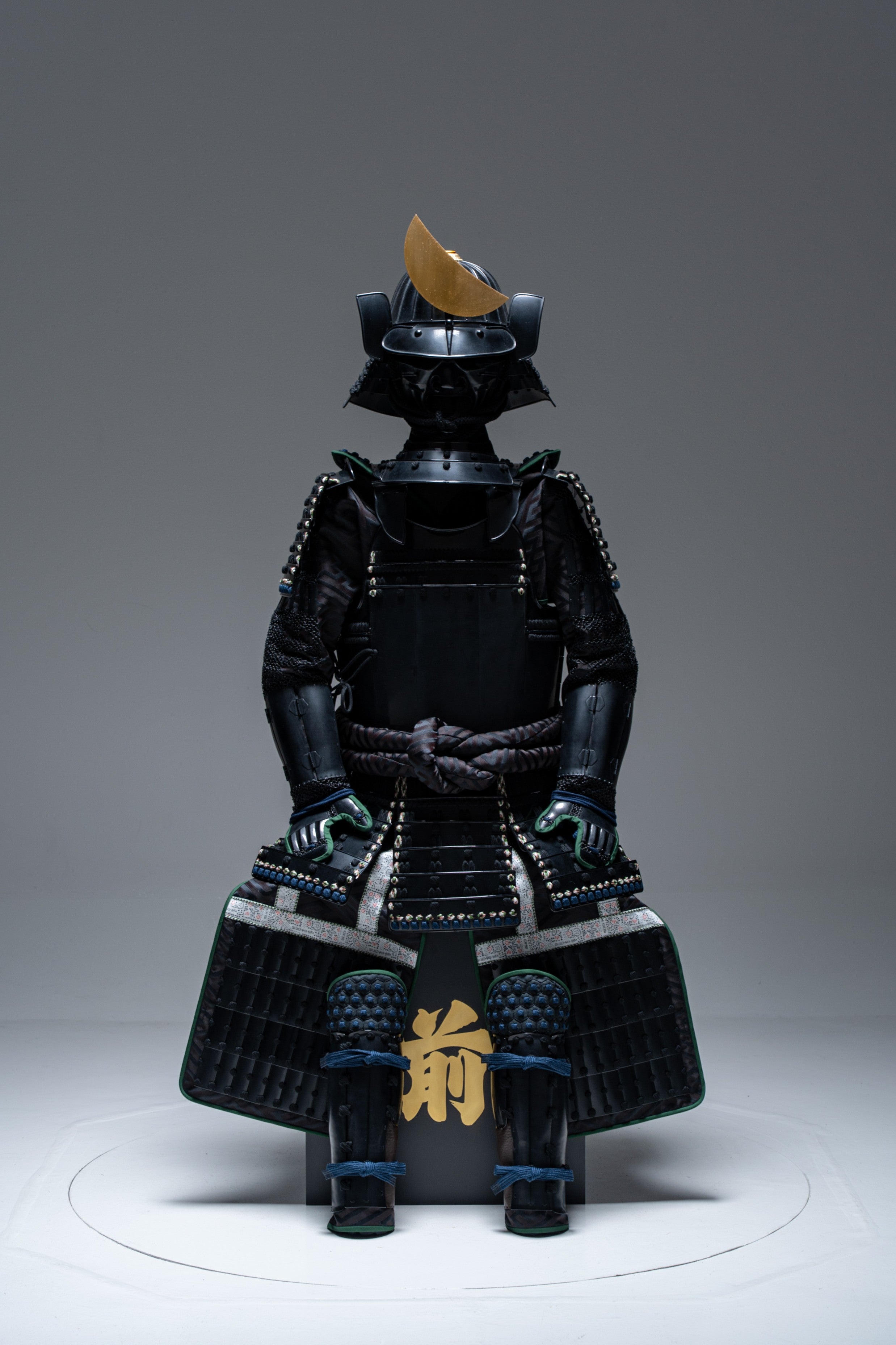 【O-036】黒糸威縦矧二枚胴具足