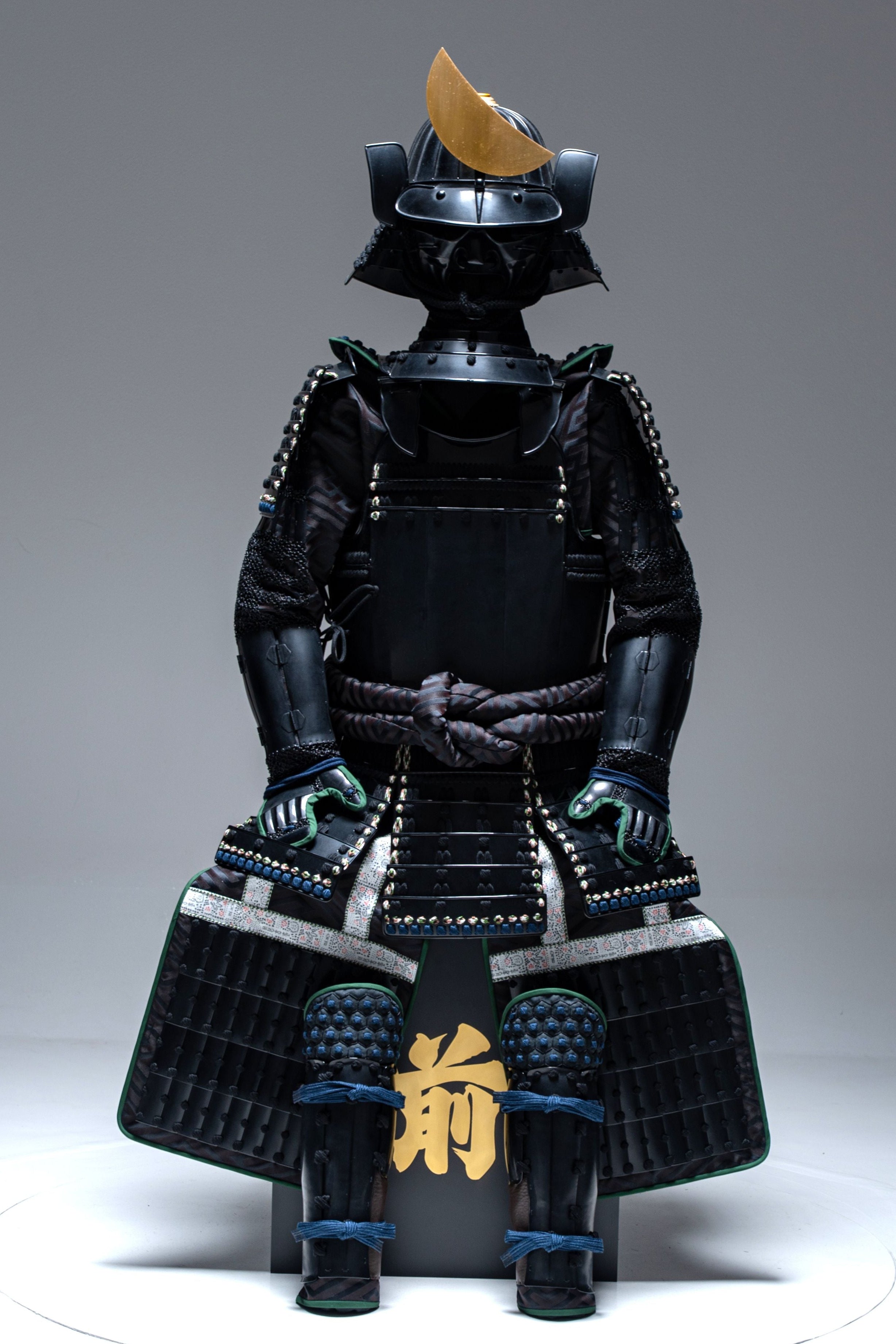 【O-036】黒糸威縦矧二枚胴具足