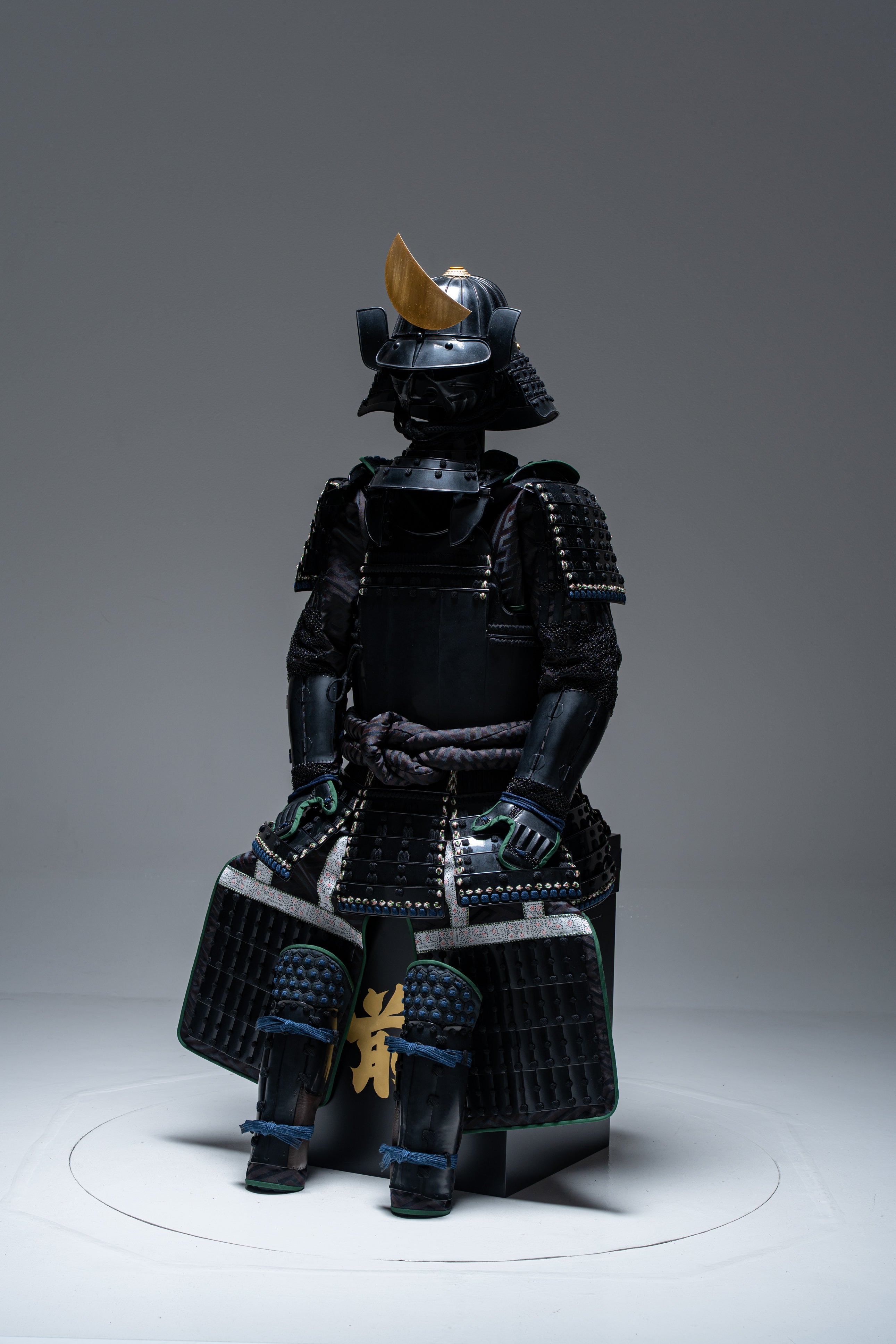 【O-036】黒糸威縦矧二枚胴具足