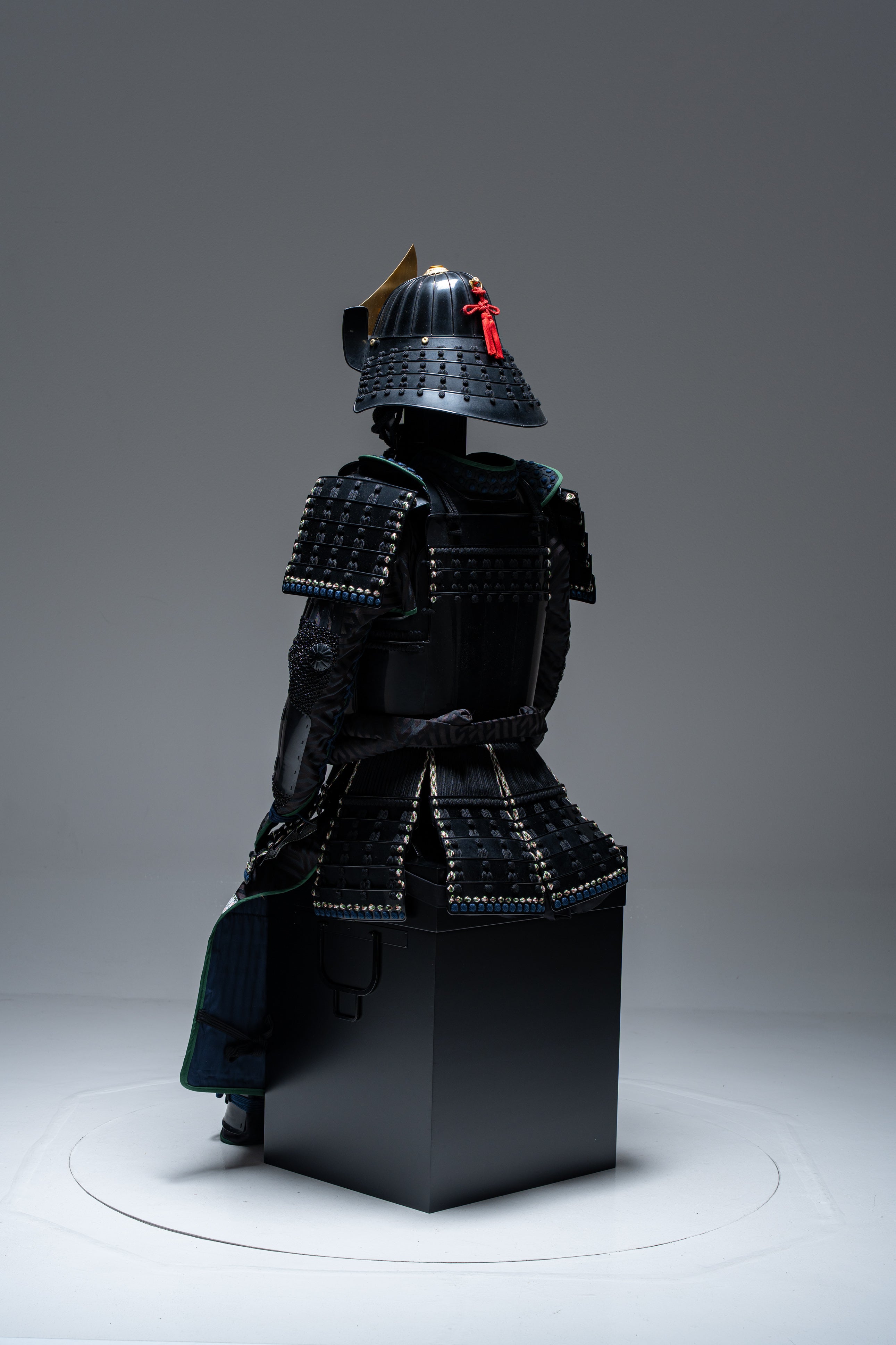 【O-036】黒糸威縦矧二枚胴具足