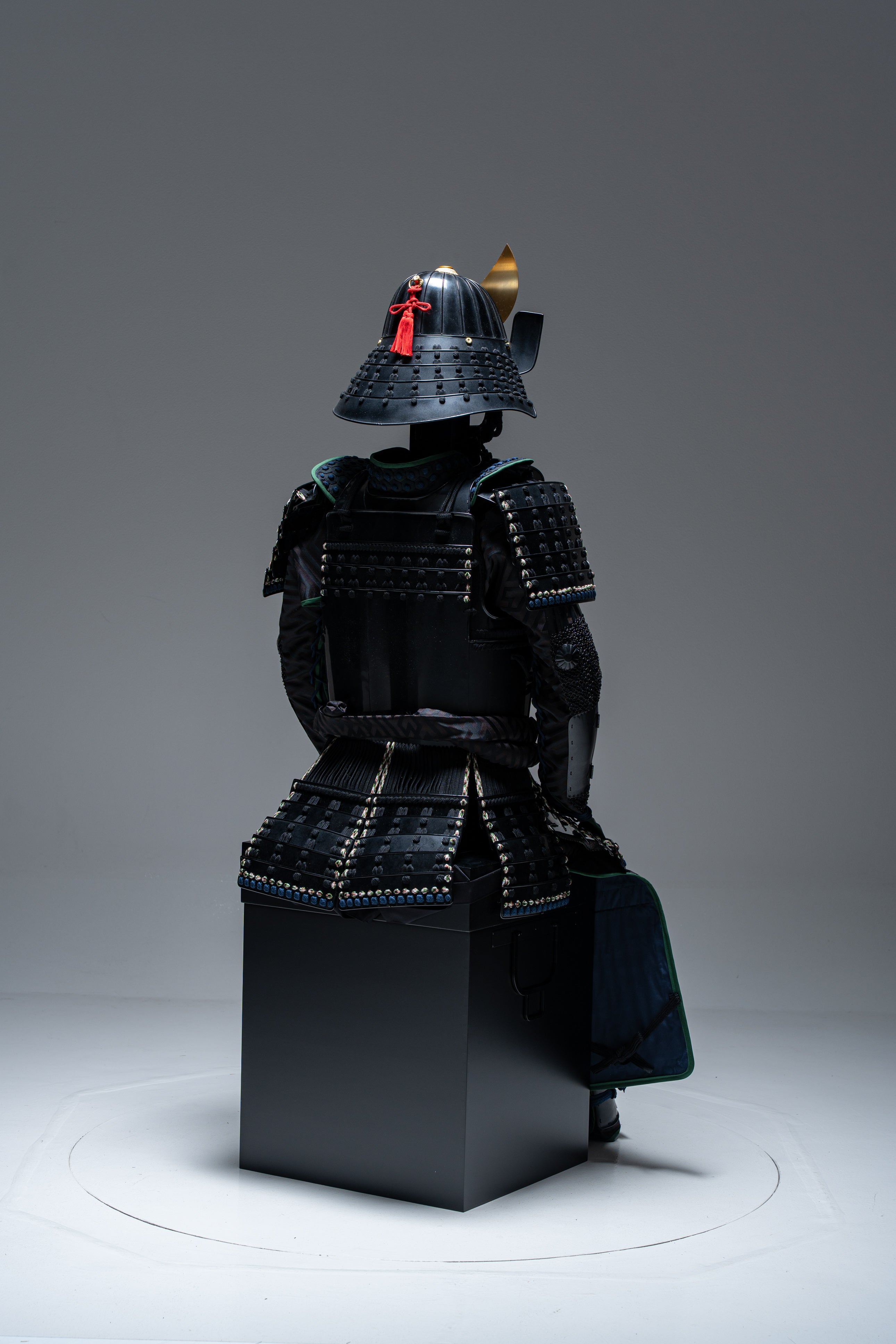 【O-036】黒糸威縦矧二枚胴具足