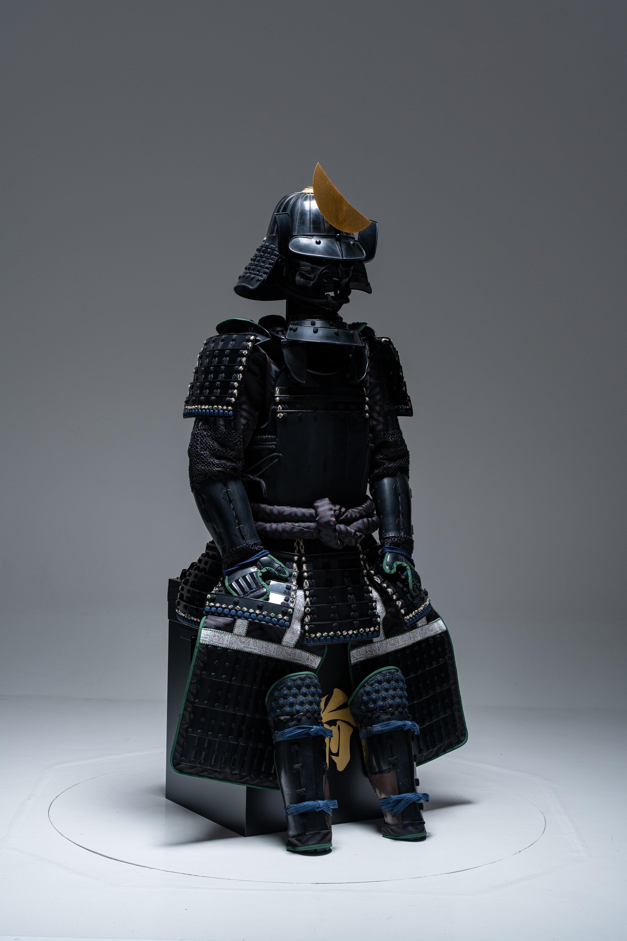 【O-036】黒糸威縦矧二枚胴具足