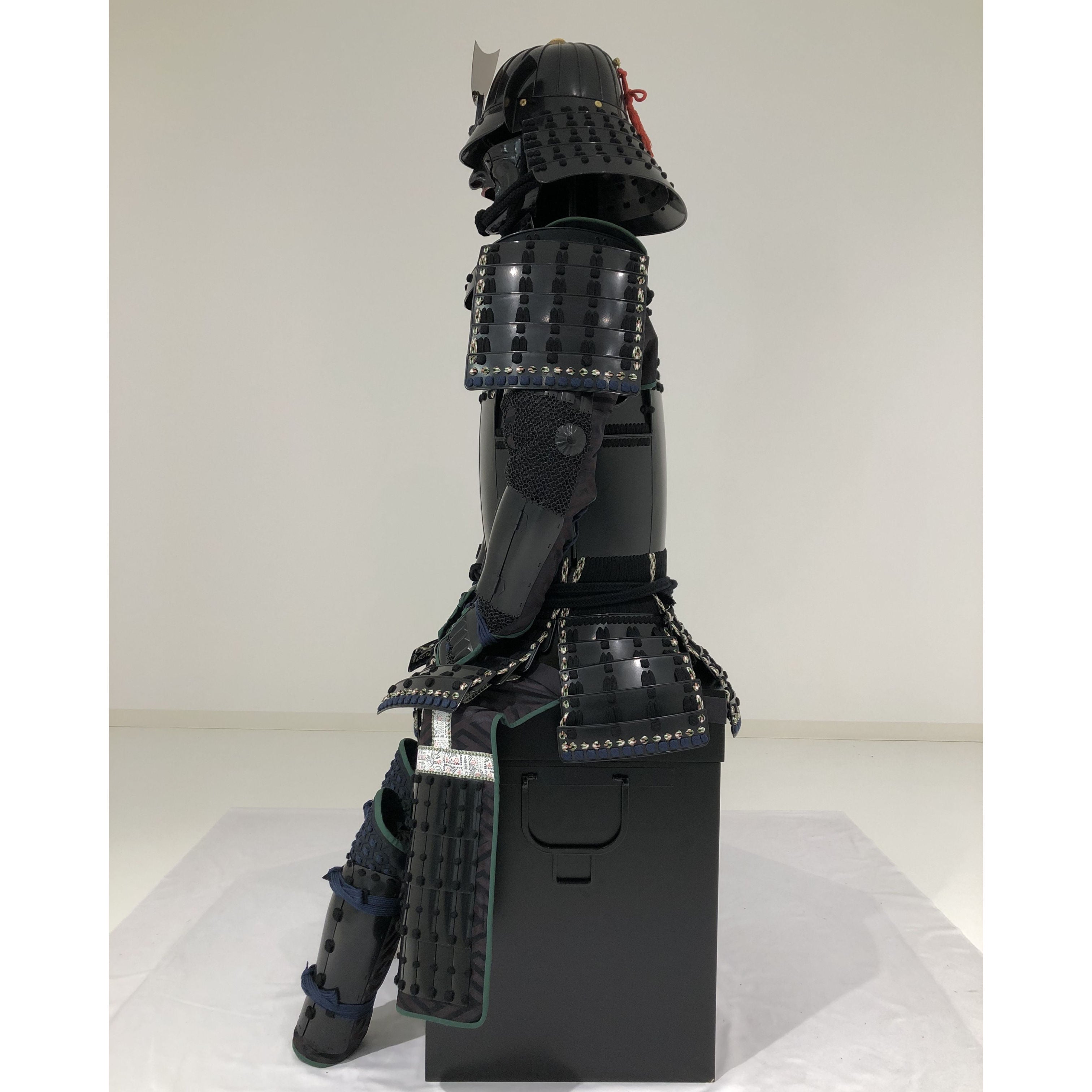 【O-036】黒糸威縦矧二枚胴具足