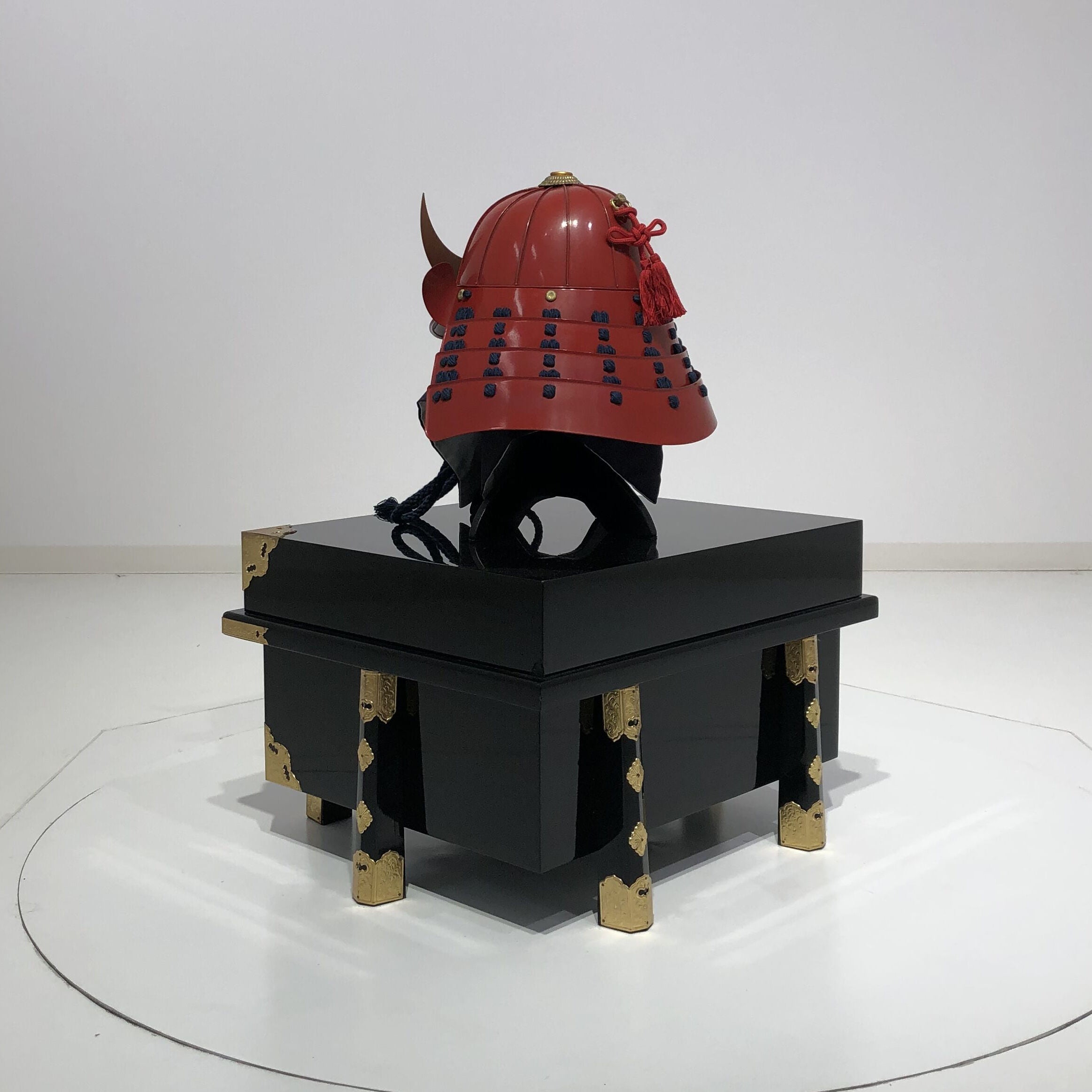 【O-062-K】濃紺糸威赤桶側二枚胴具足(時代塗)(兜のみ)