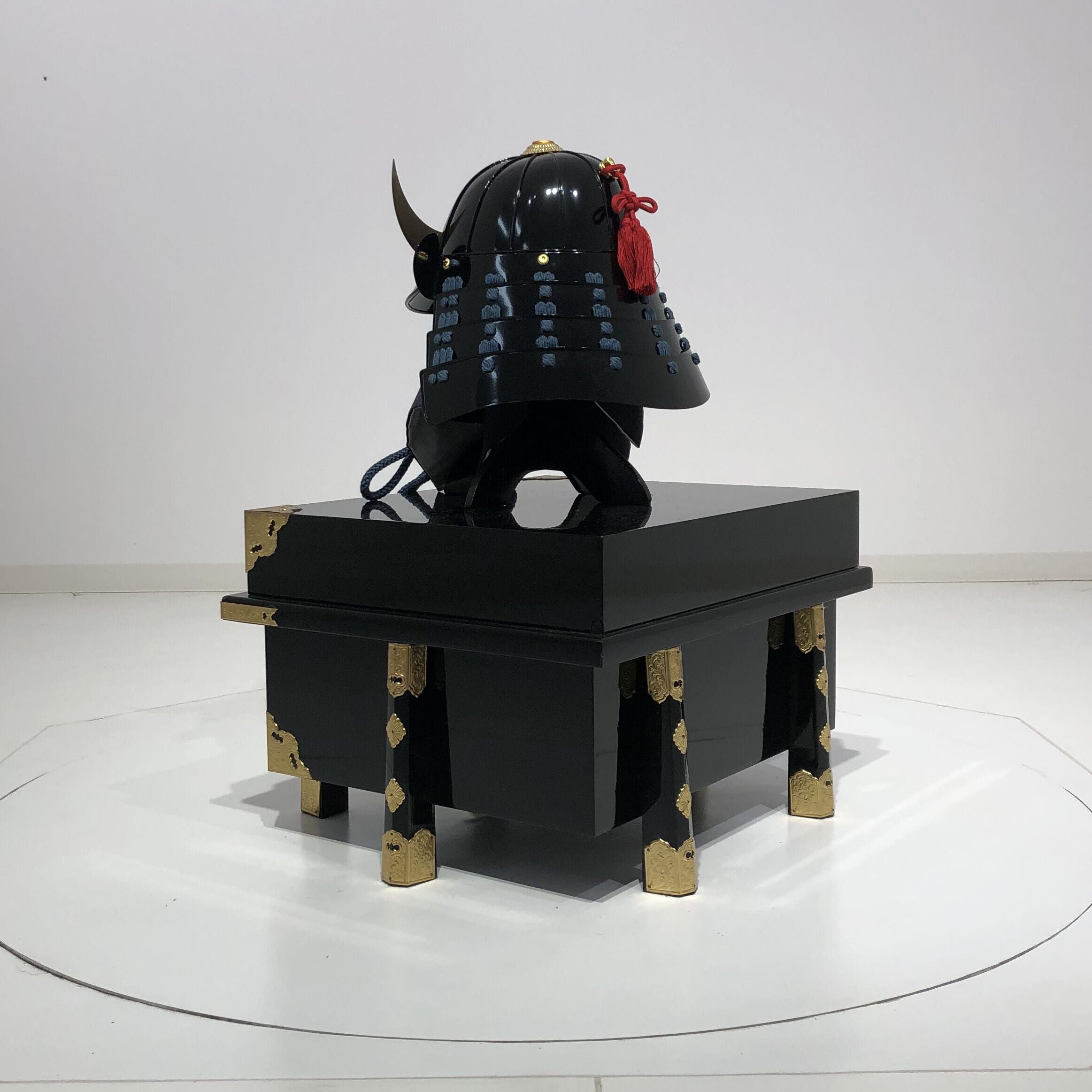 【O-063-K】 紺糸威黒桶側二枚胴具足(兜のみ)