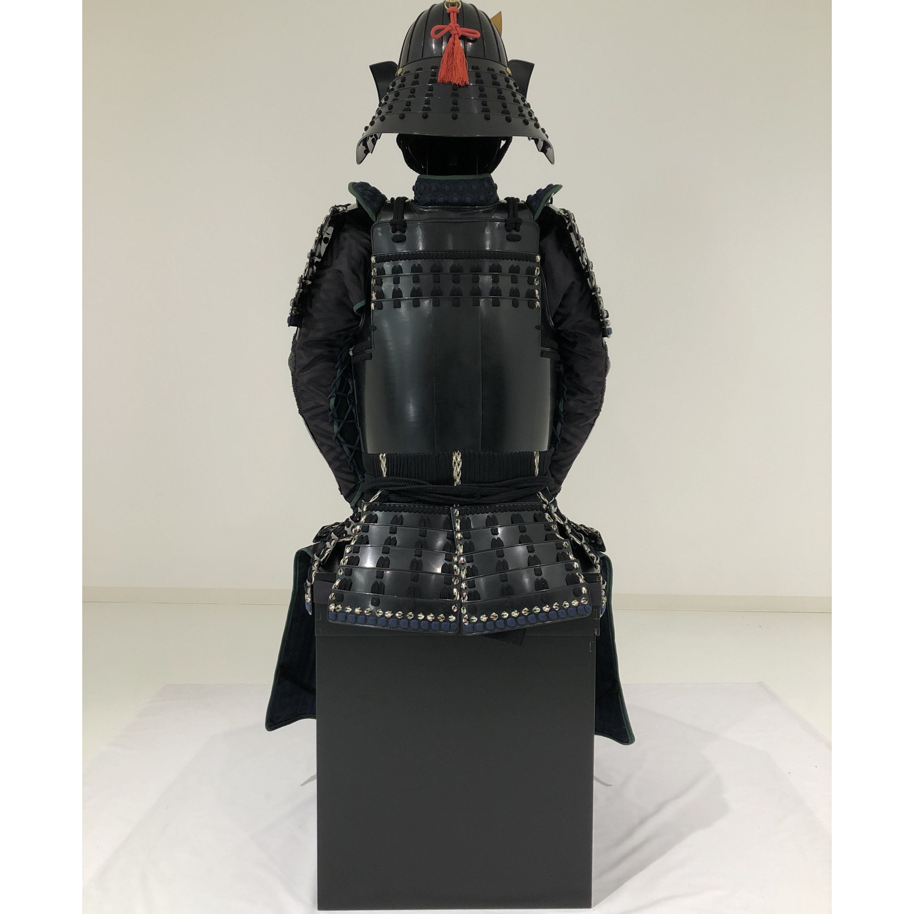 【O-036】黒糸威縦矧二枚胴具足