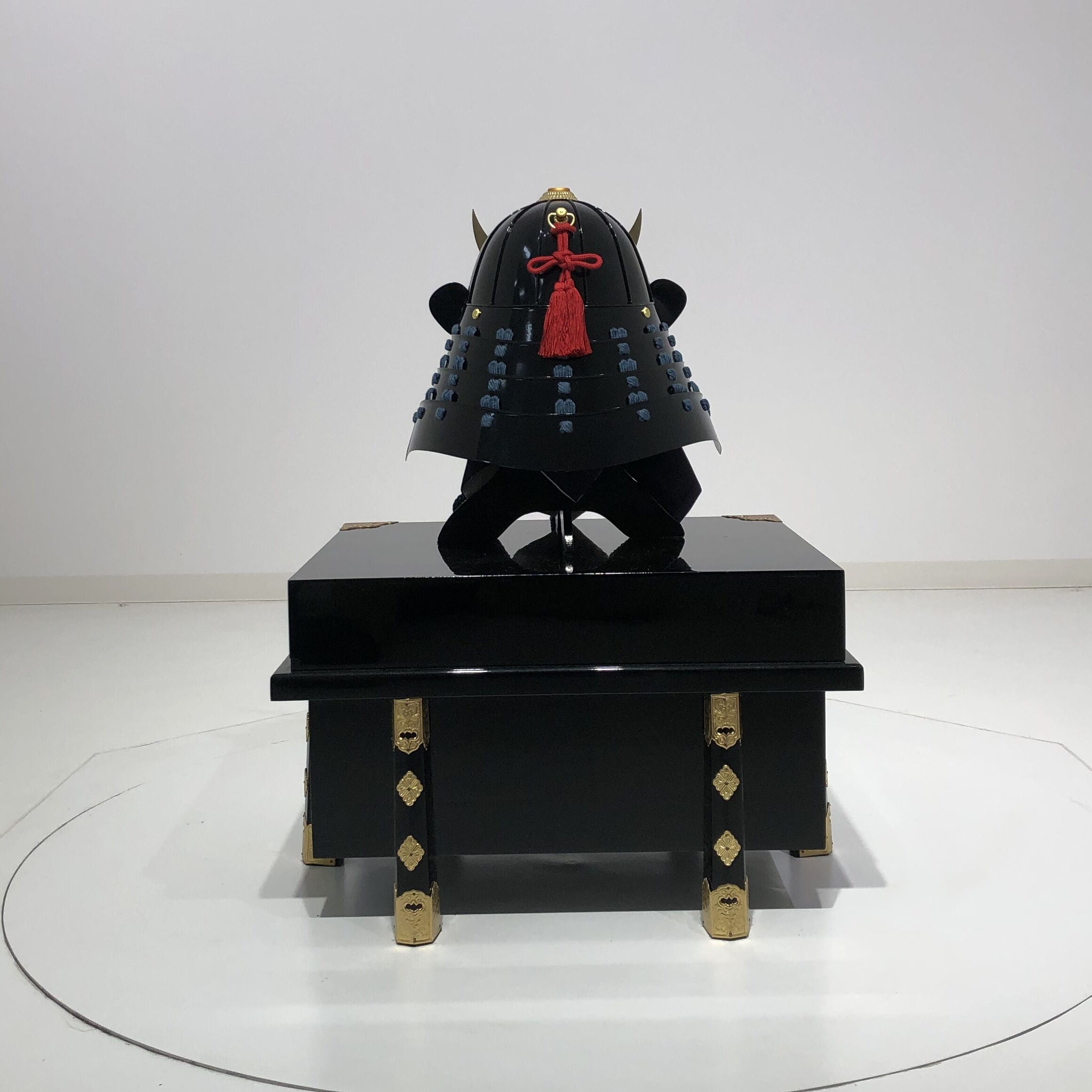 【O-063-K】 紺糸威黒桶側二枚胴具足(兜のみ)