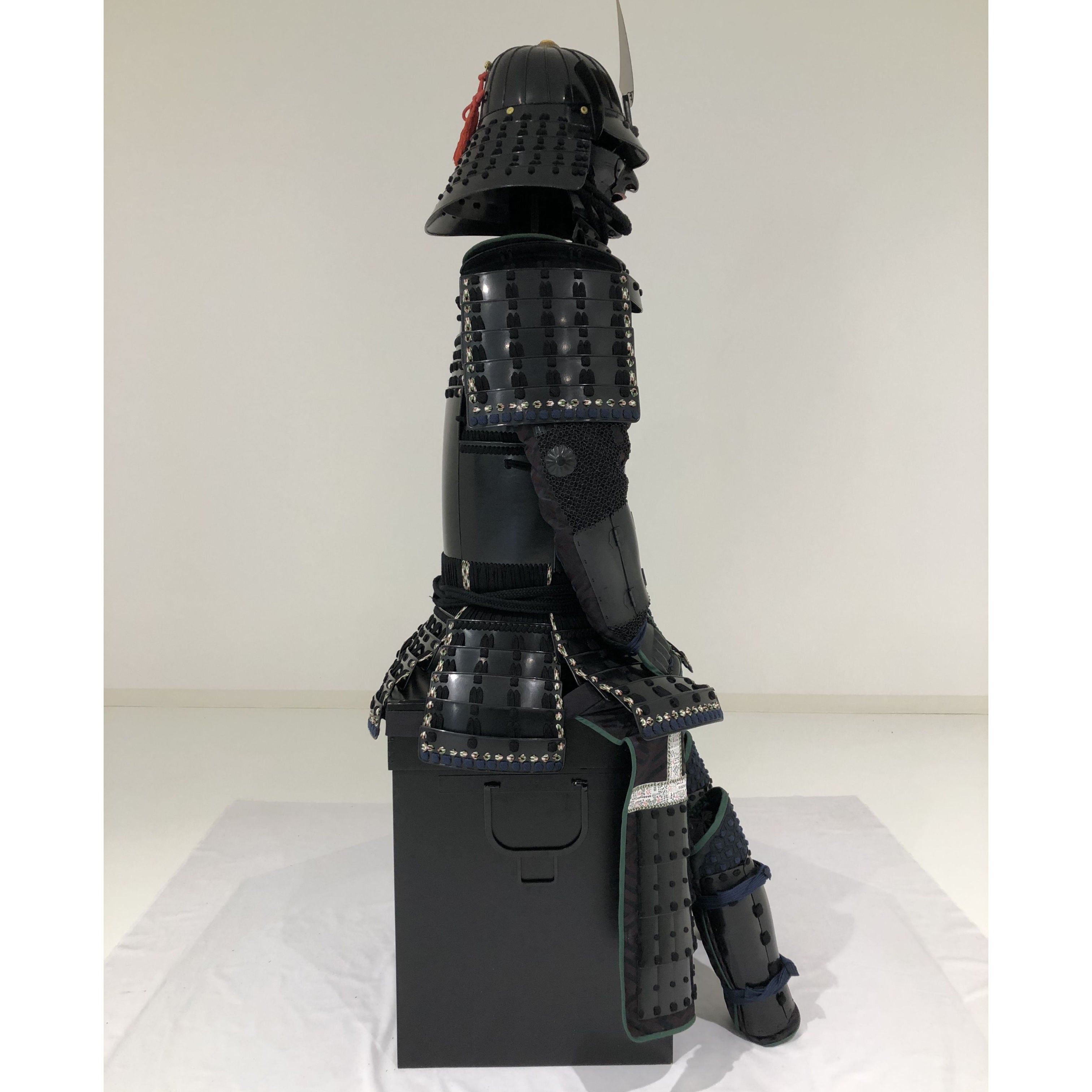 【O-036】黒糸威縦矧二枚胴具足