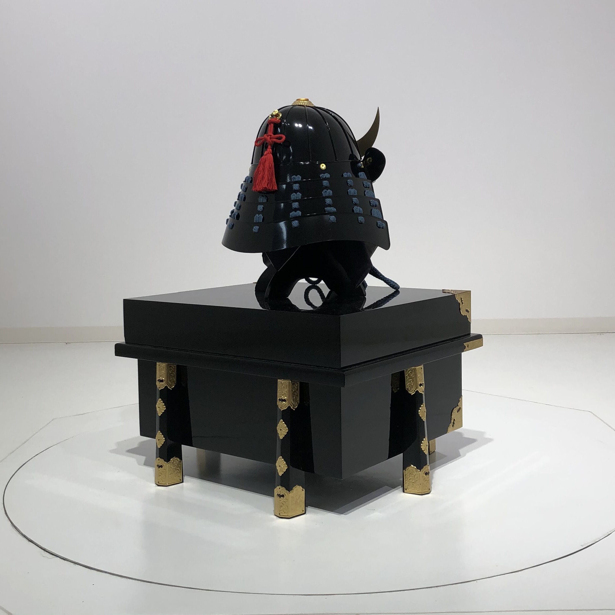 【O-063-K】 紺糸威黒桶側二枚胴具足(兜のみ)