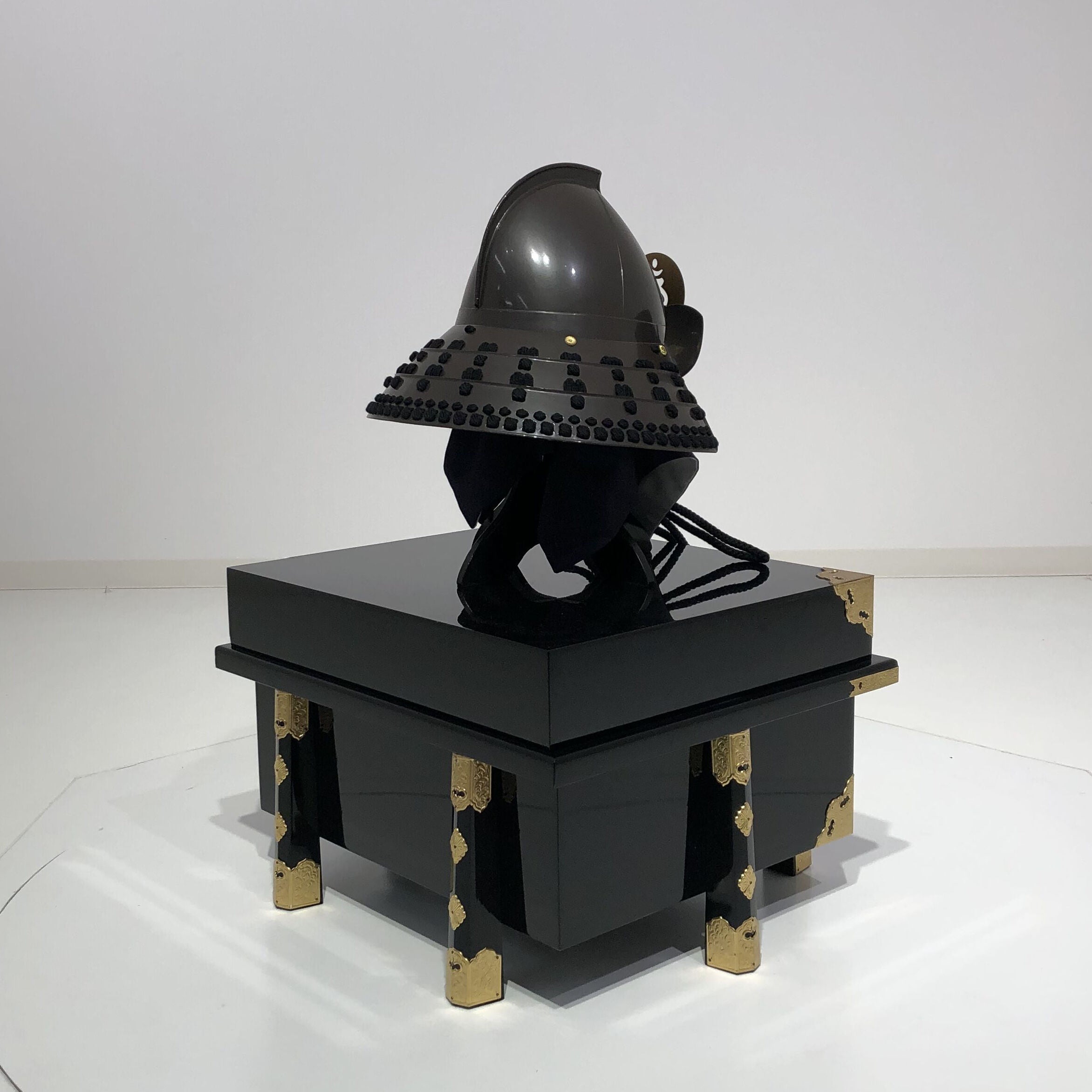 【O-069-K】黒糸威胸取鎬二枚胴具足(兜のみ)