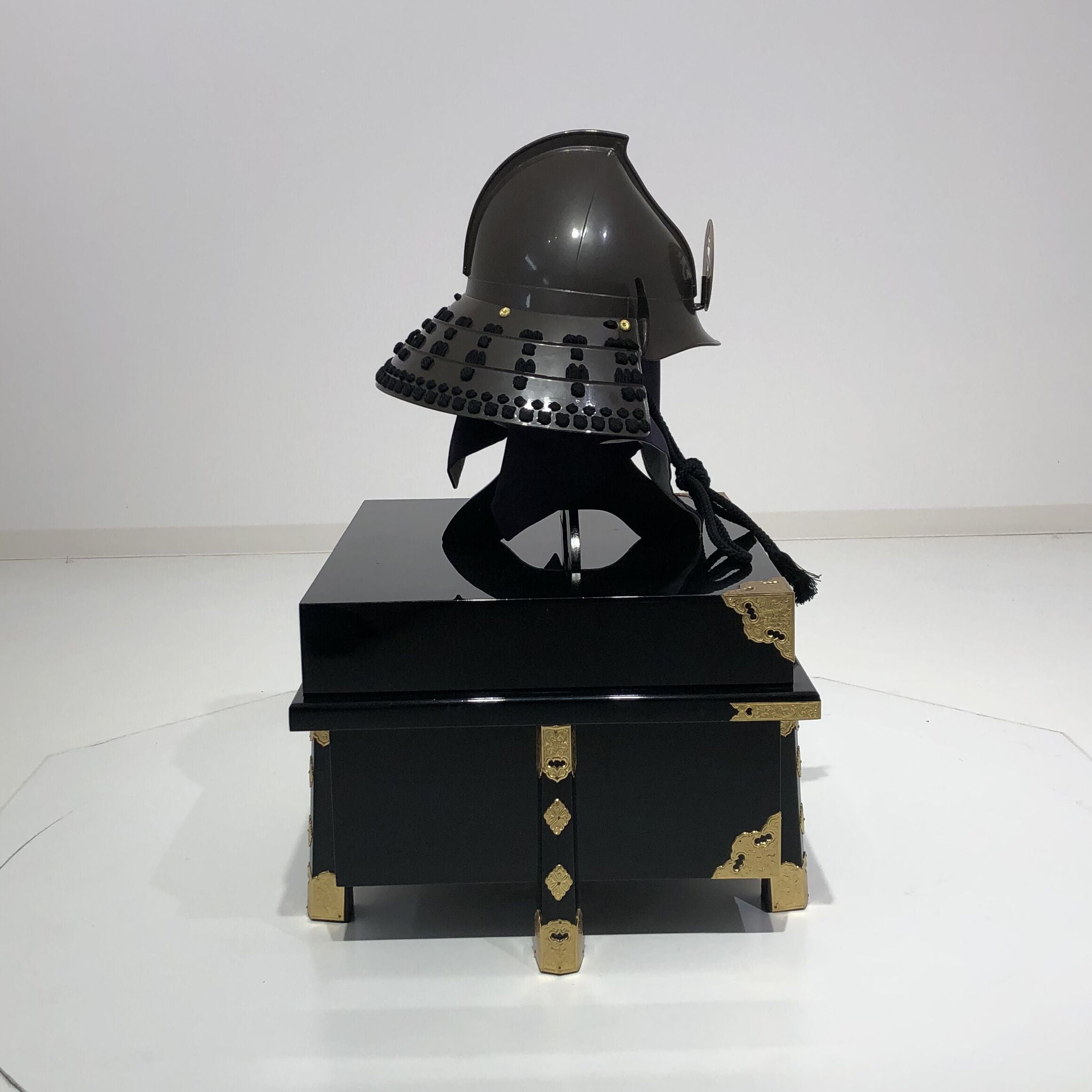 【O-069-K】黒糸威胸取鎬二枚胴具足(兜のみ)