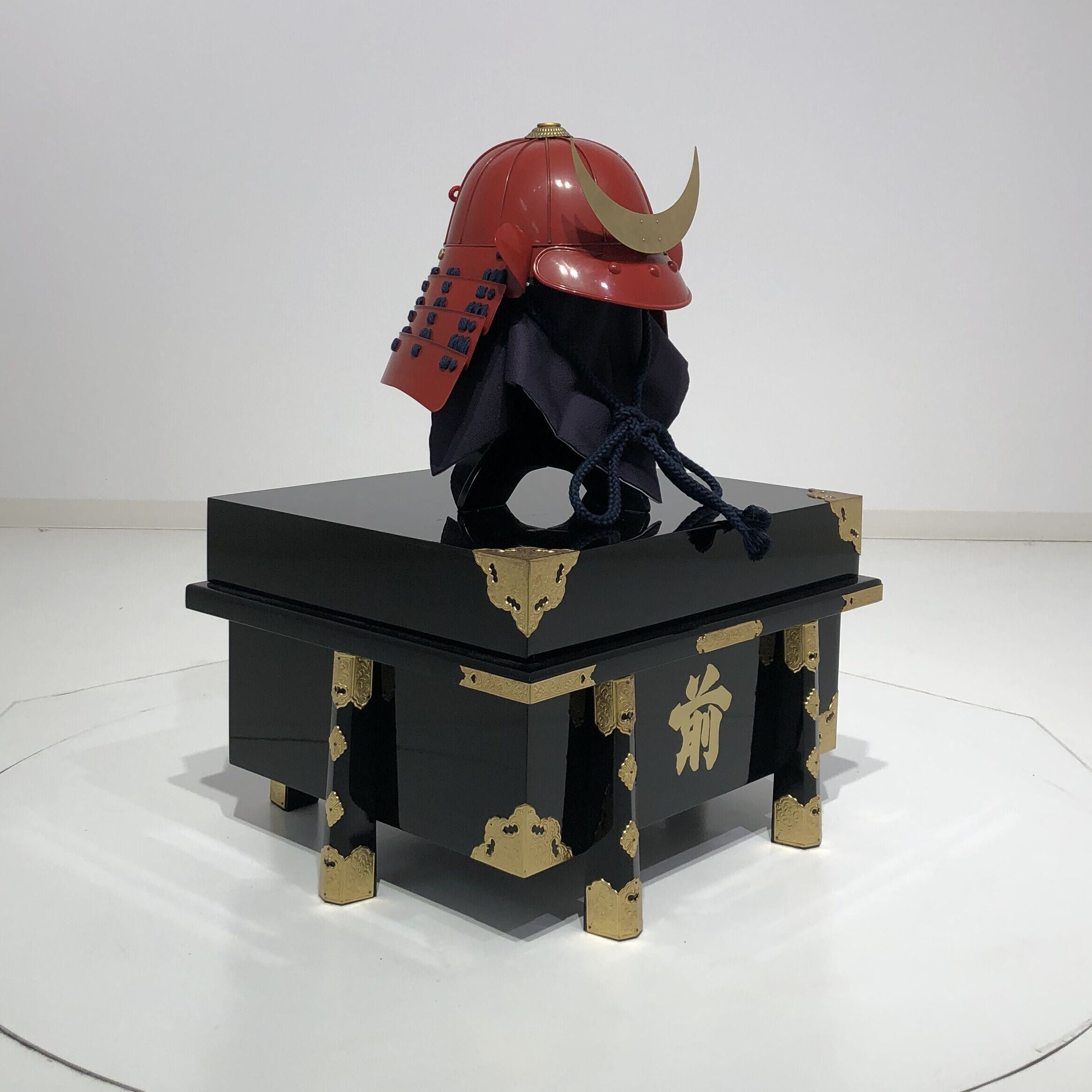 【O-062-K】濃紺糸威赤桶側二枚胴具足(時代塗)(兜のみ)