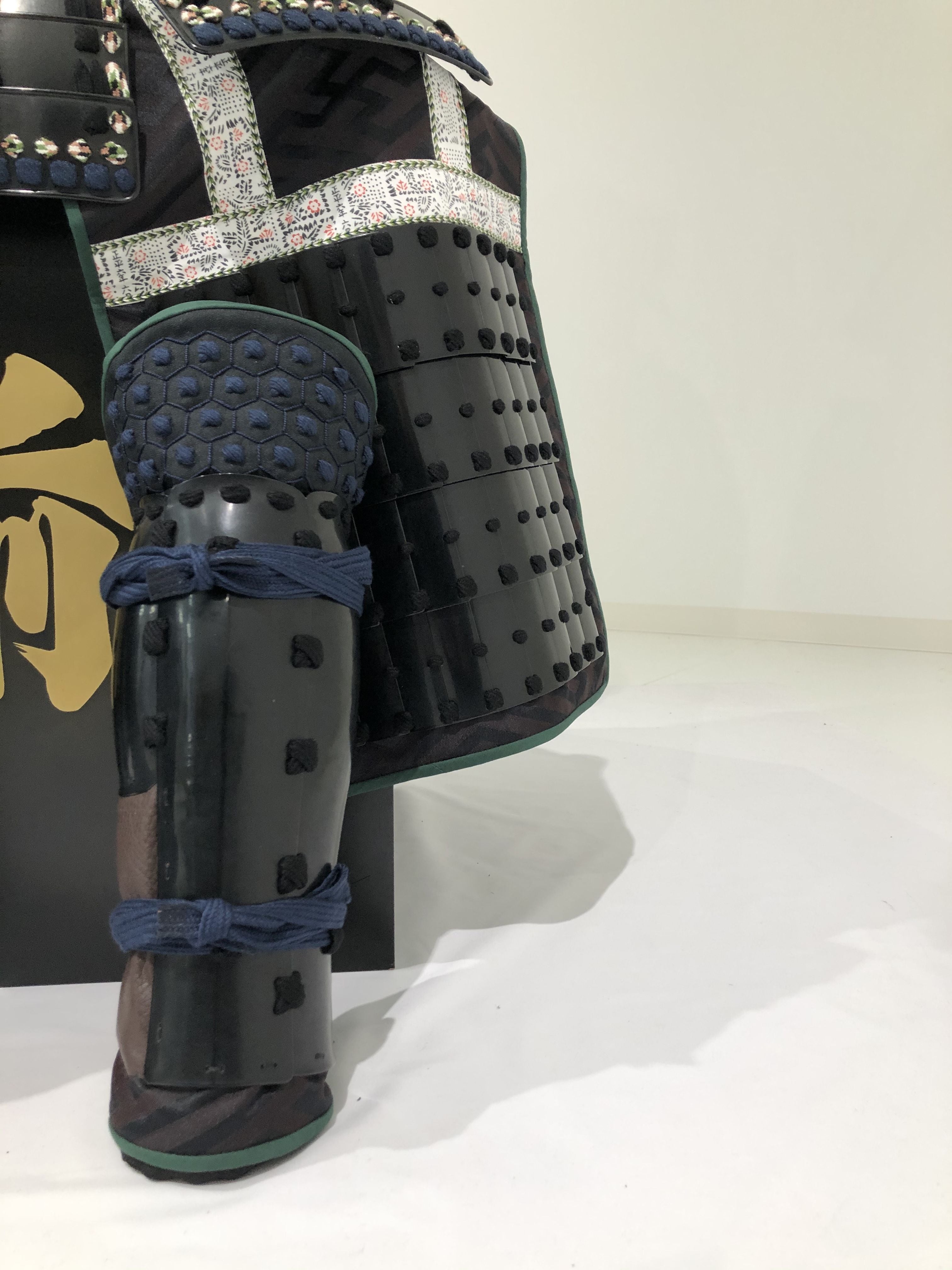 【O-036】黒糸威縦矧二枚胴具足