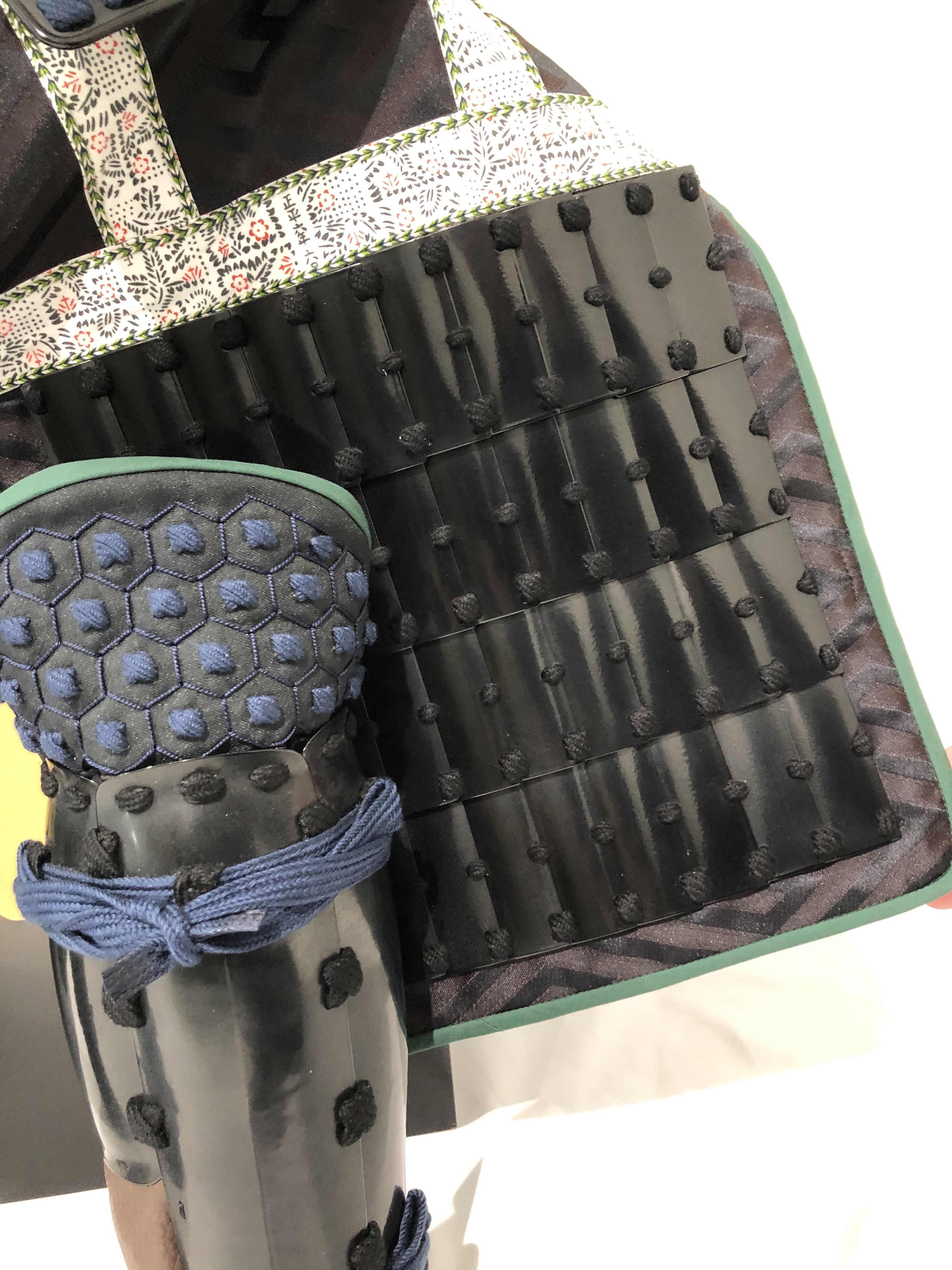 【O-036】黒糸威縦矧二枚胴具足