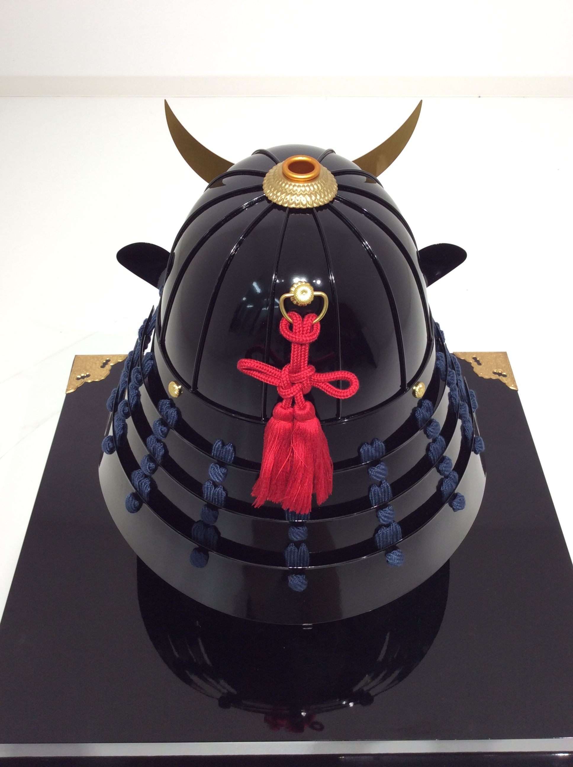 【O-065-1-K】濃紺糸威黒桶側二枚胴具足(兜のみ)
