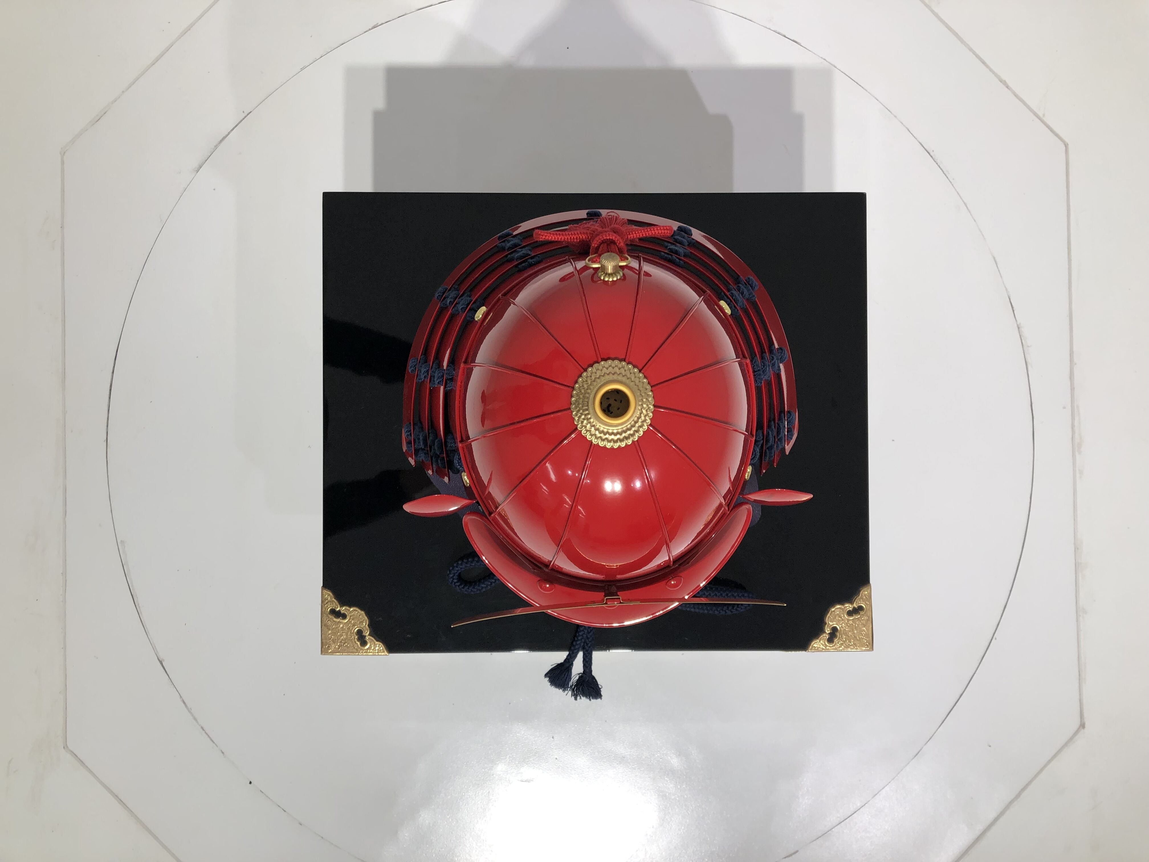 【O-061-K】濃紺糸威赤桶側二枚胴具足(兜のみ)