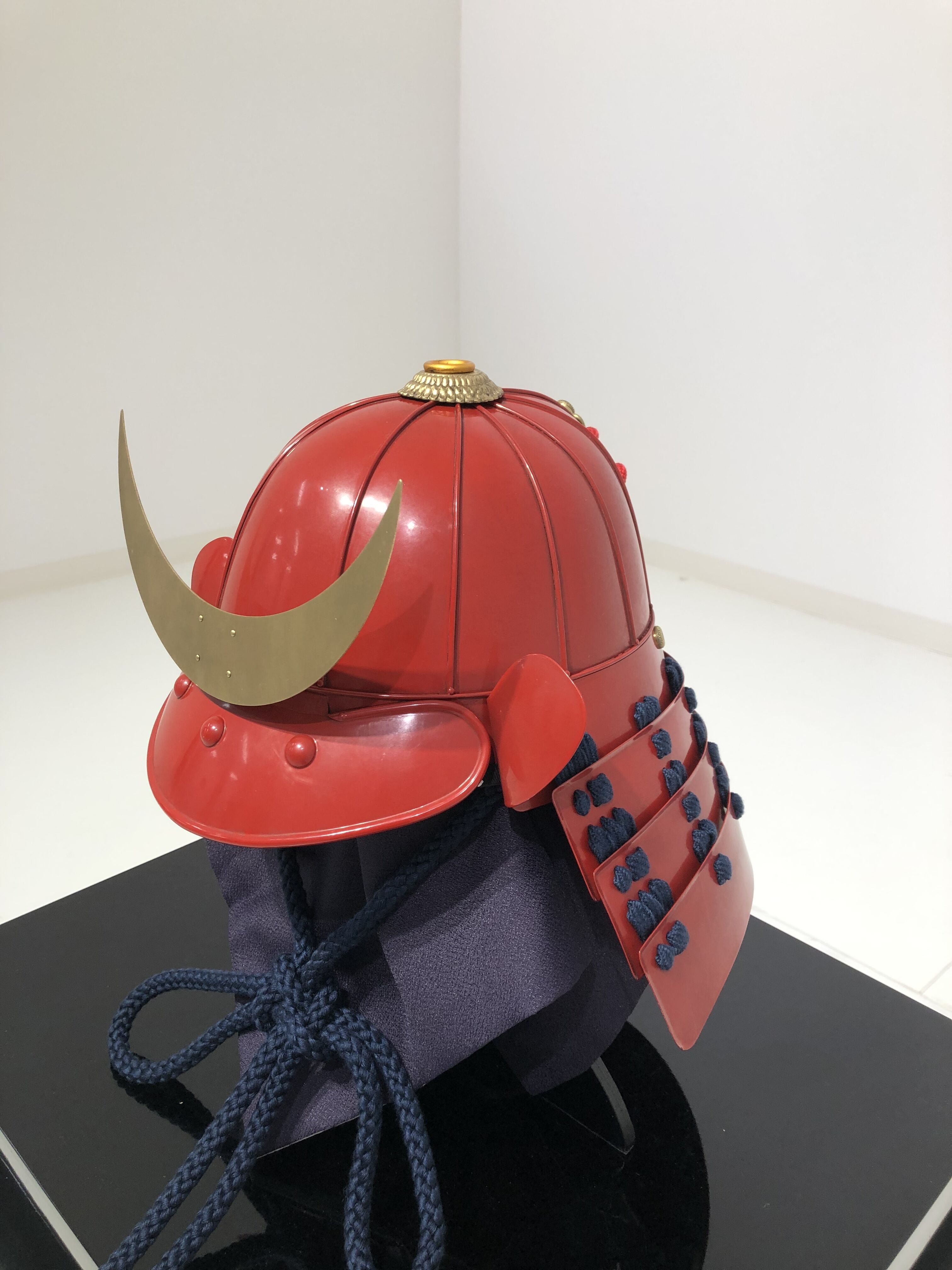 【O-062-K】濃紺糸威赤桶側二枚胴具足(時代塗)(兜のみ)