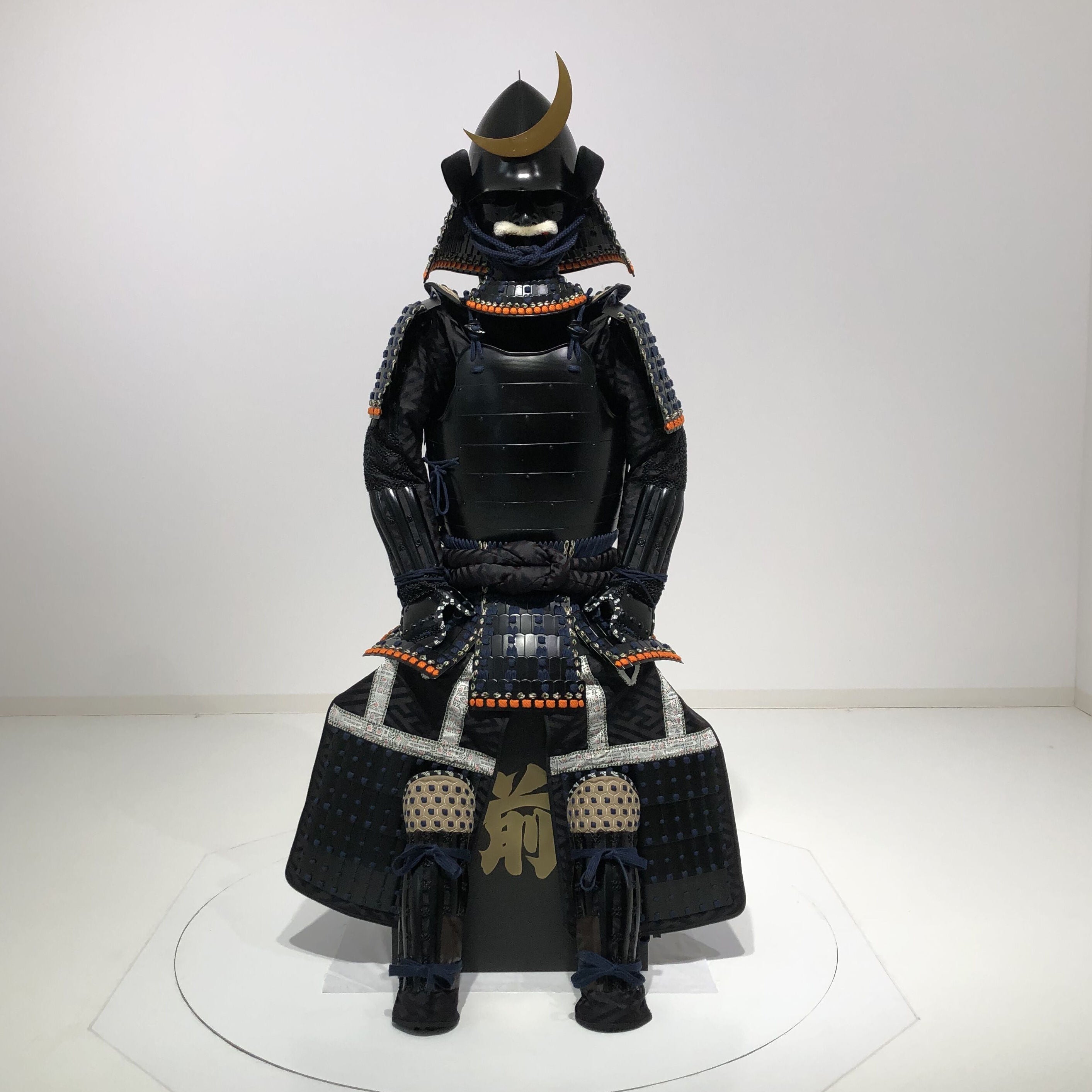 [O-051] Navy blue thread, black matte finish, riveted two-piece armor (peach-shaped helmet)