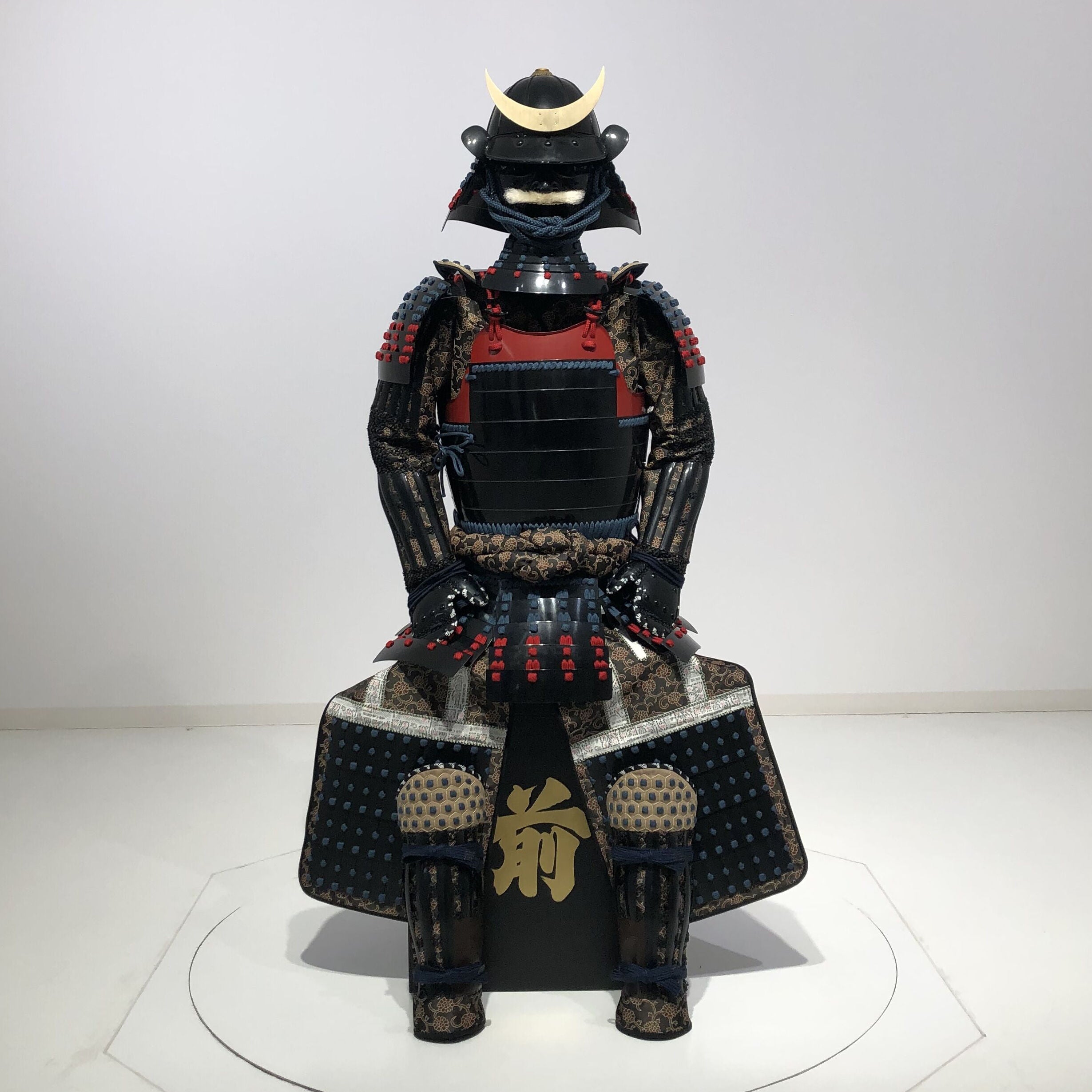 [O-055] Navy blue red thread chest piece black bucket side two-piece armor, twelve-ken helmet (hand-painted)