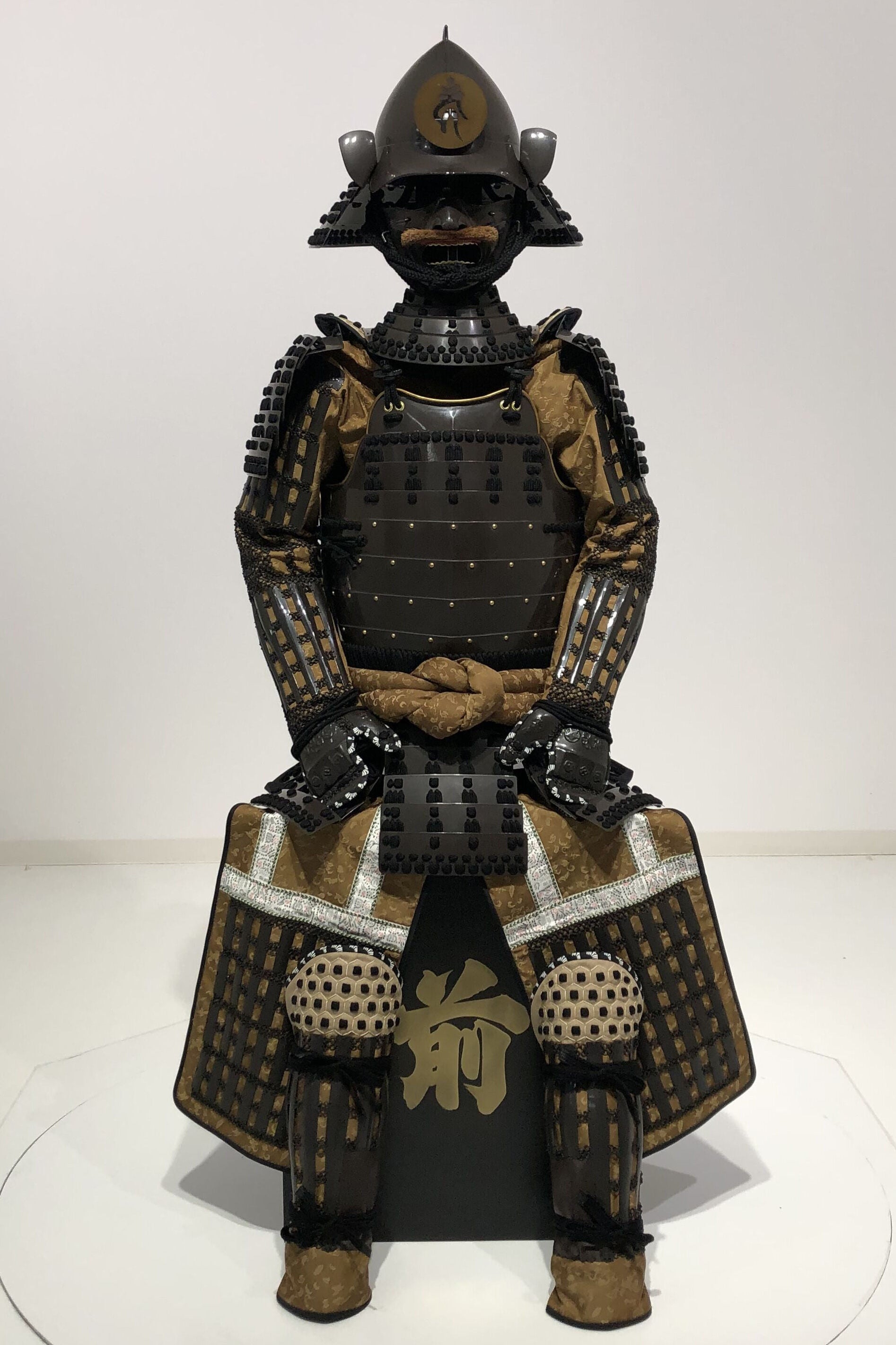 [O-069] Black thread chest-attached ridged two-piece armor