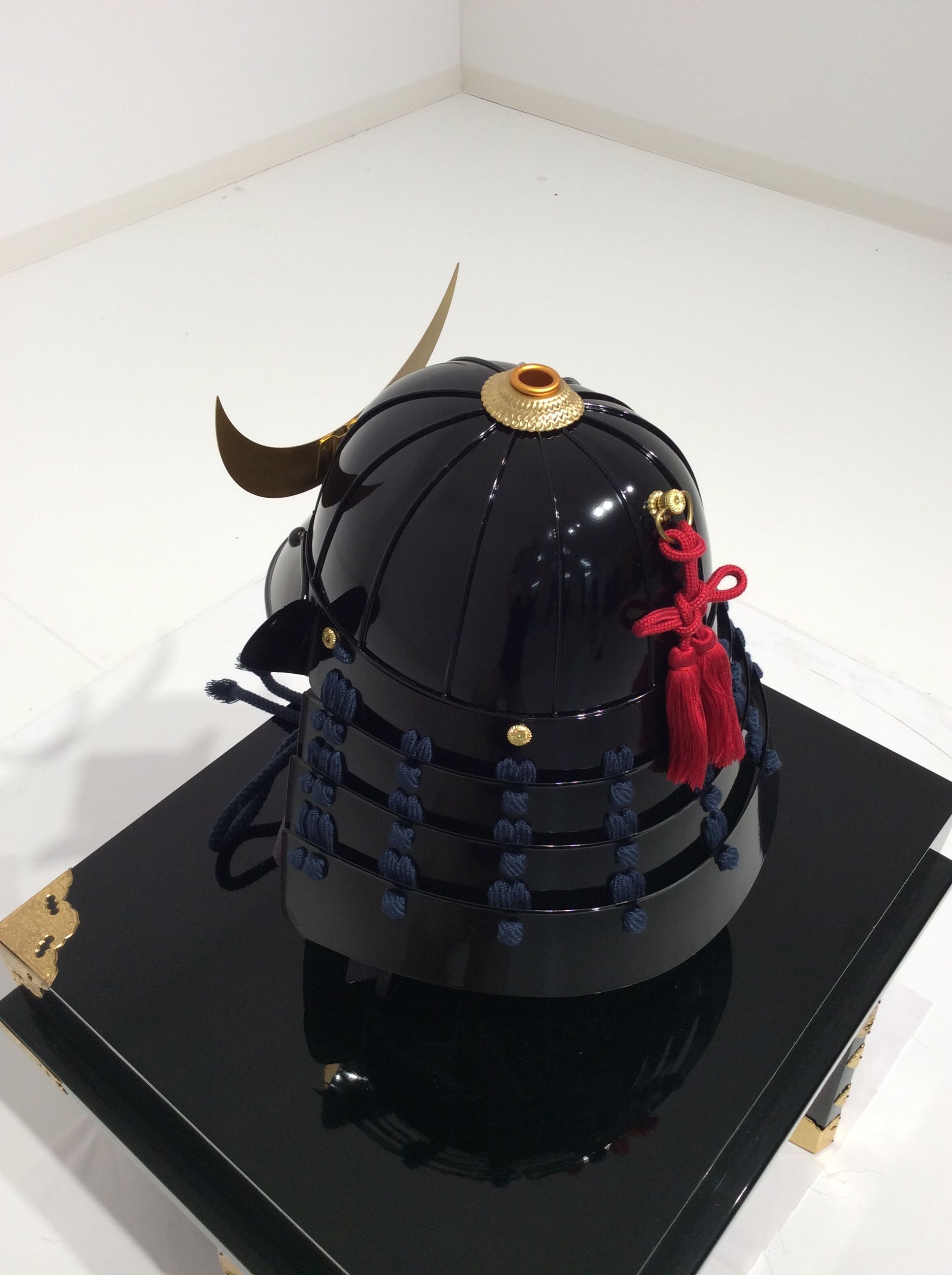 [O-065-1-K] Dark blue thread-dyed black bucket side two-piece armor (helmet only)