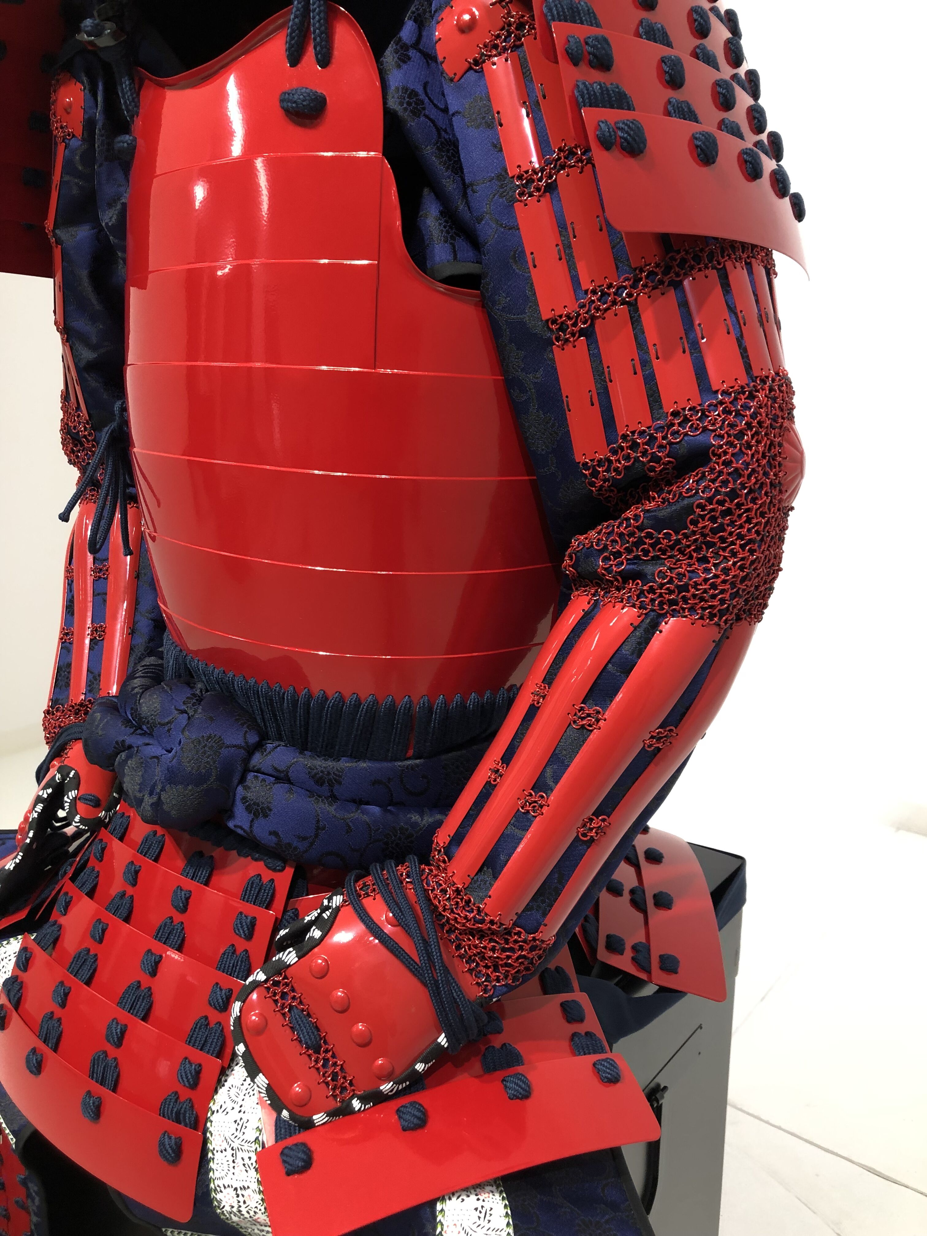 [O-061] Dark blue thread-dyed red barrel side two-piece armor