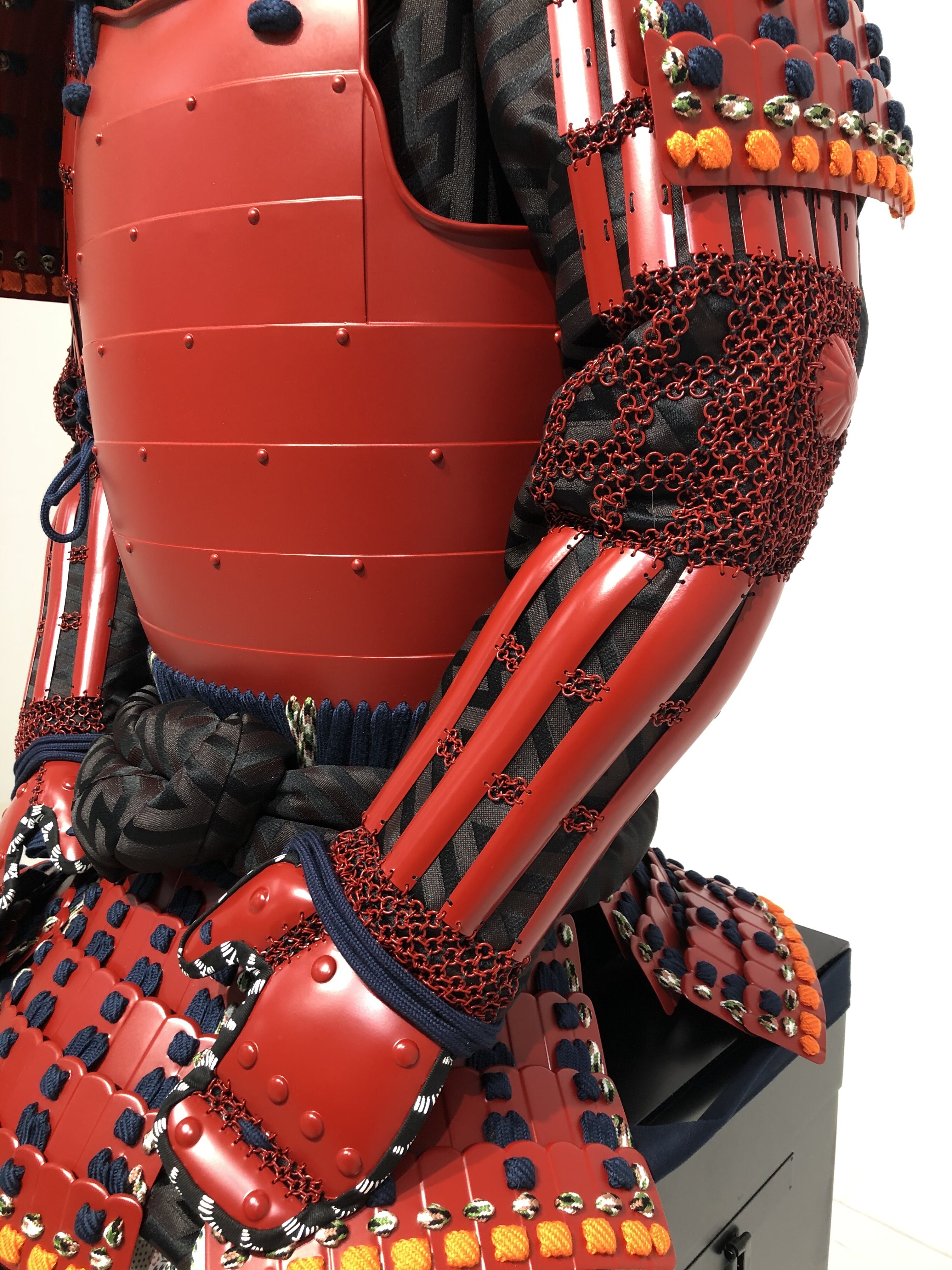 [O-079] Dark blue thread-dyed red matte riveted two-piece armor (peach-shaped helmet)