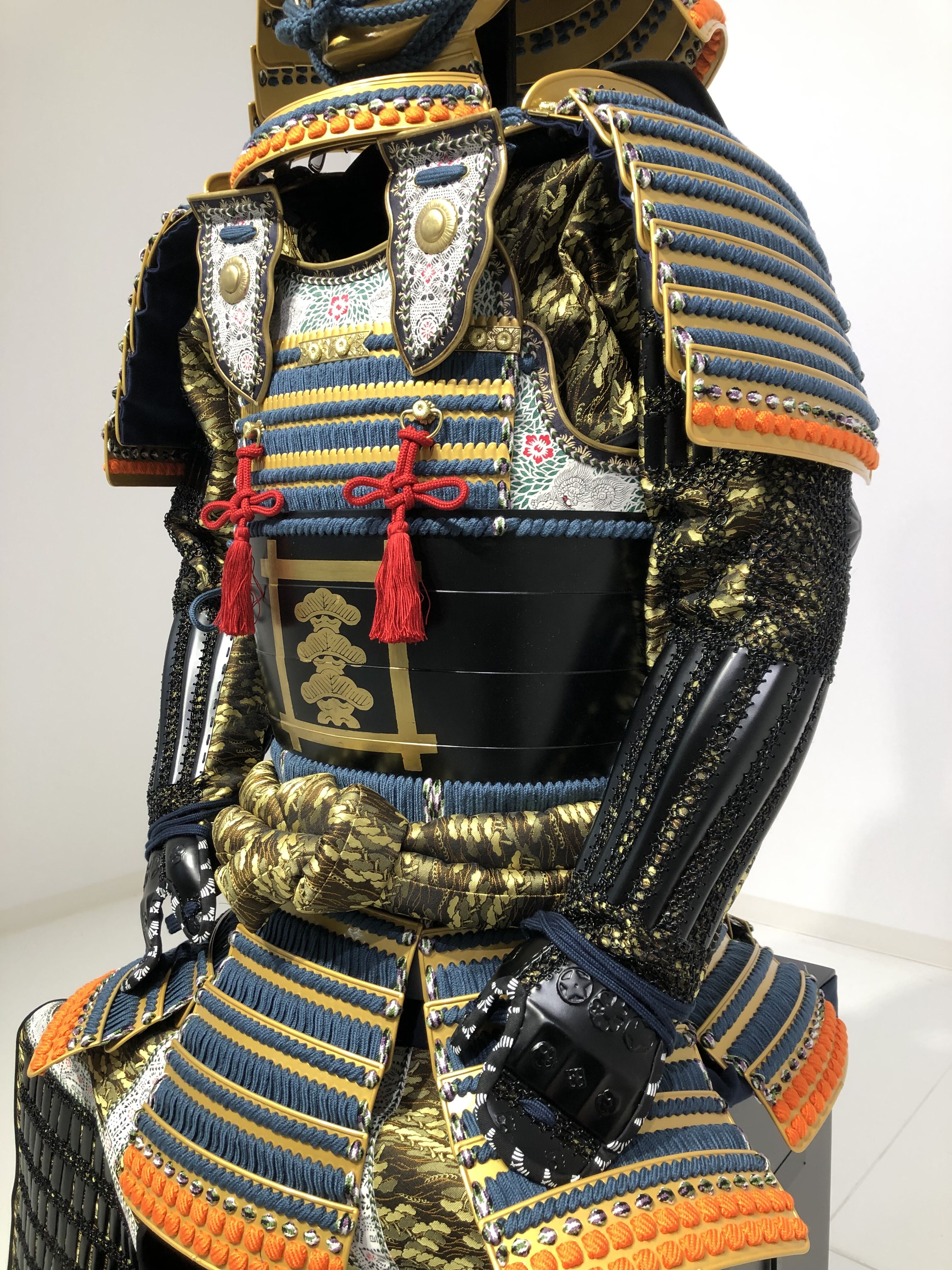 [O-032] Navy blue chest-attached two-piece armor