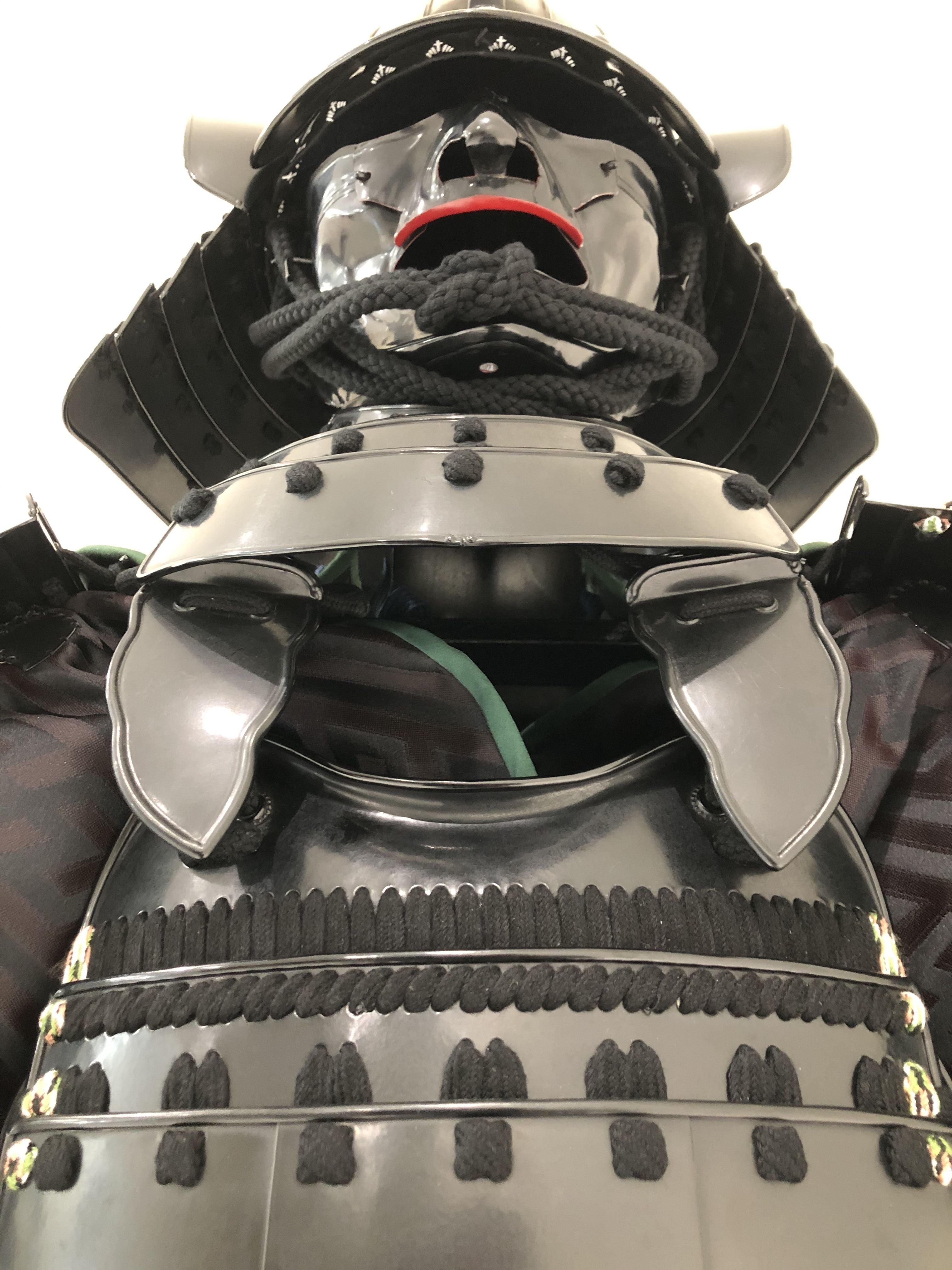 [O-036] Black thread armor with vertical seams