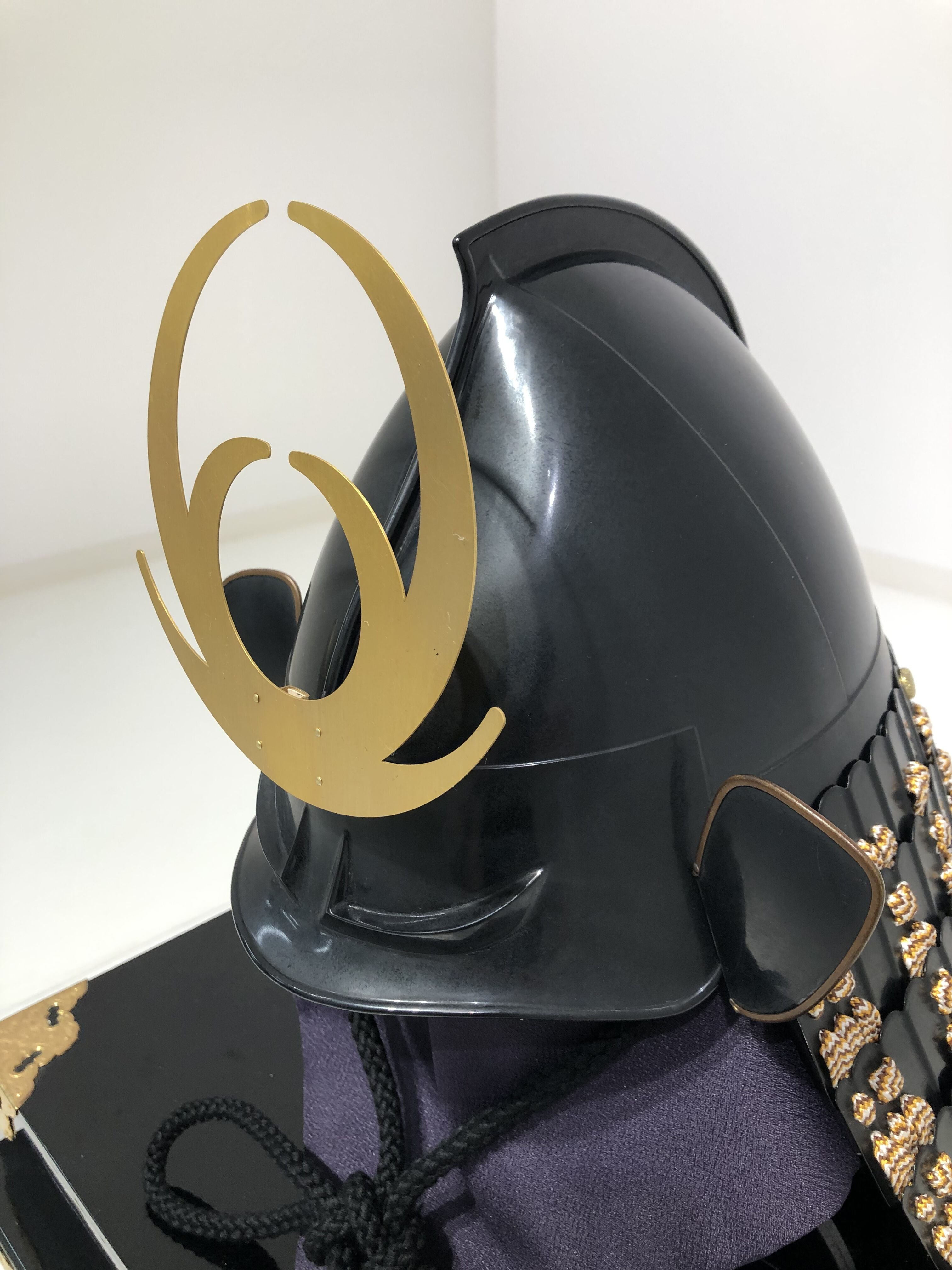 [O-023-K] Two-piece helmet with vertical seams and a wooden sash (helmet only)