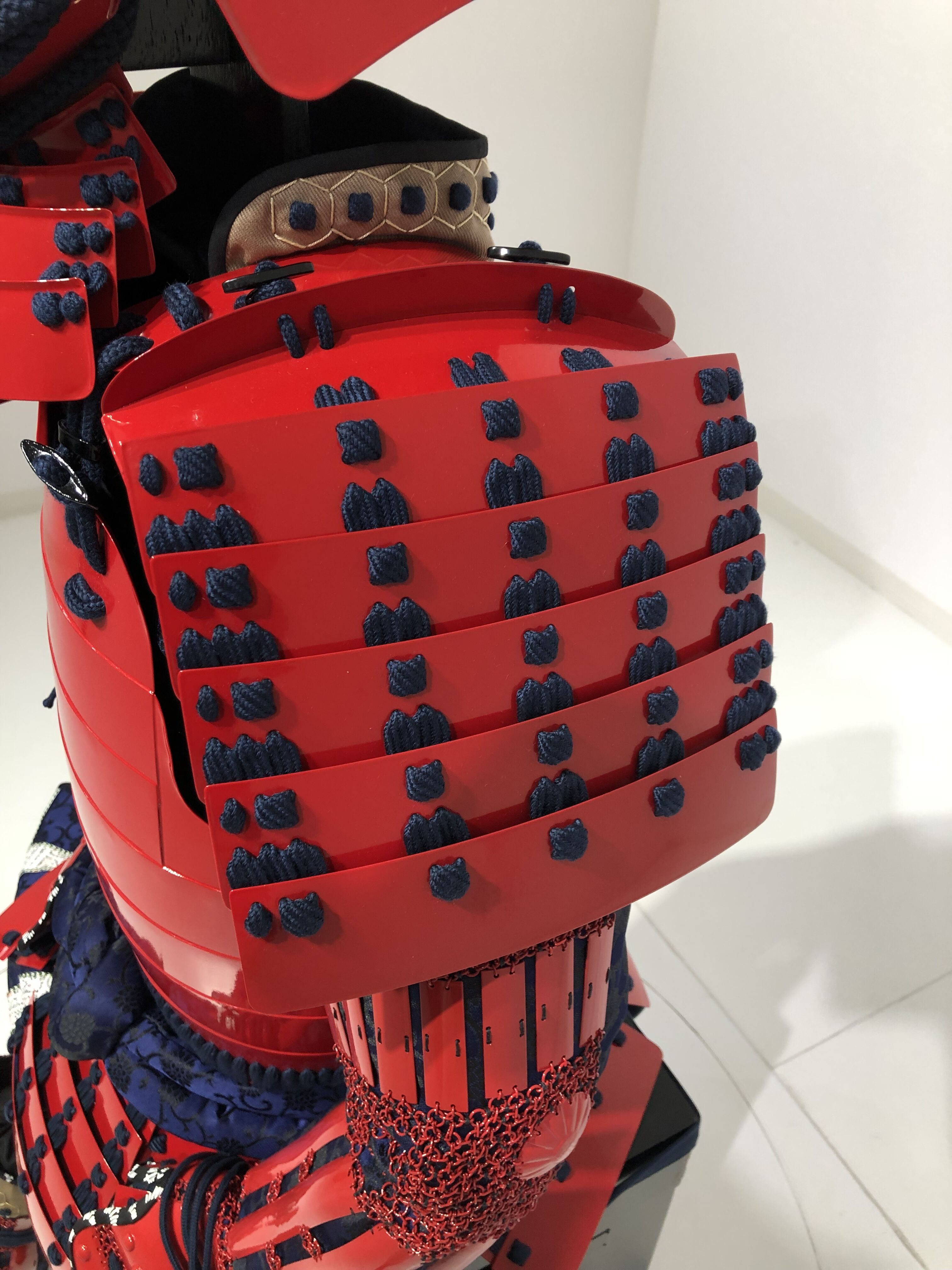 [O-061] Dark blue thread-dyed red barrel side two-piece armor