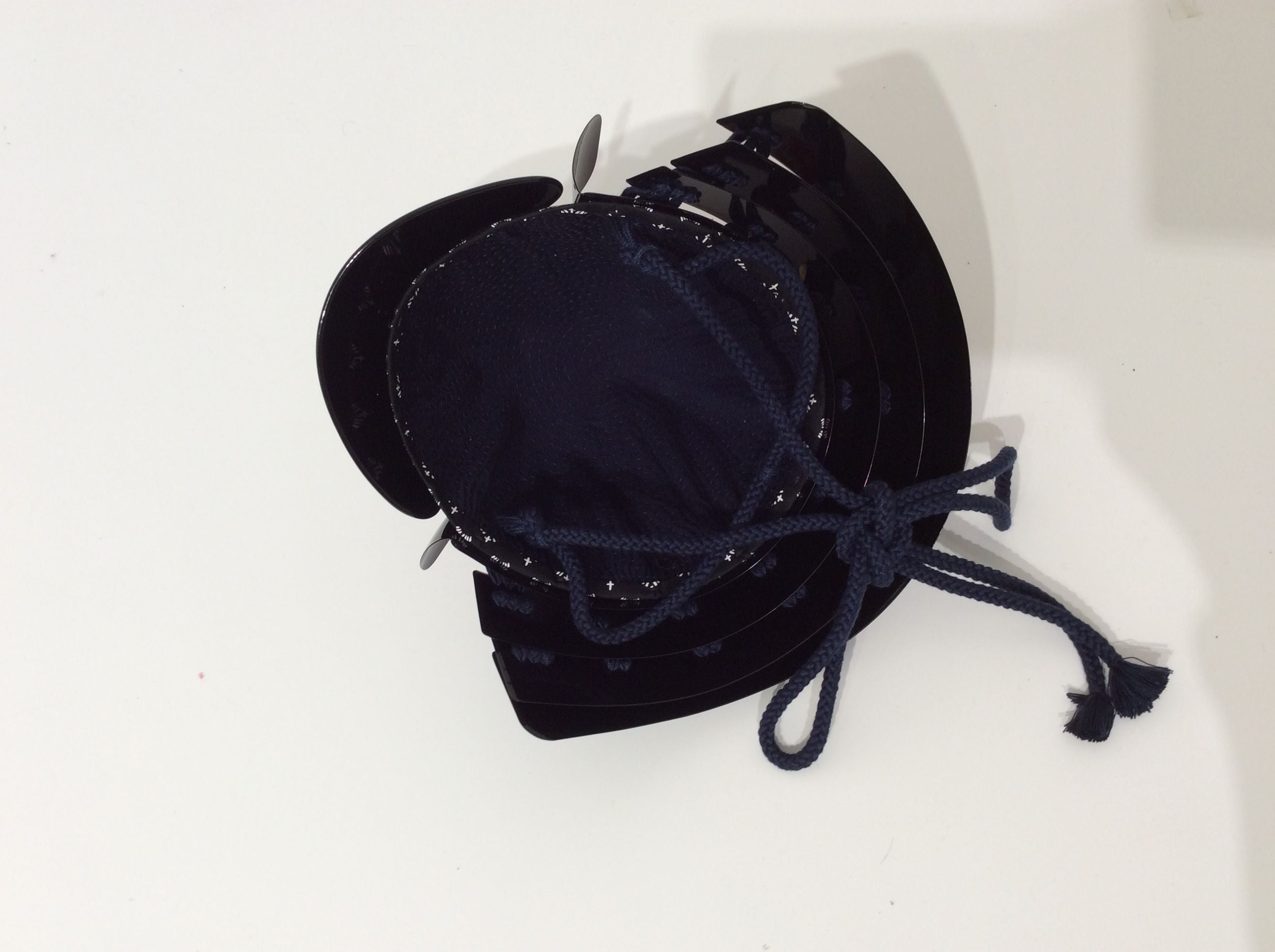 [O-065-1-K] Dark blue thread-dyed black bucket side two-piece armor (helmet only)