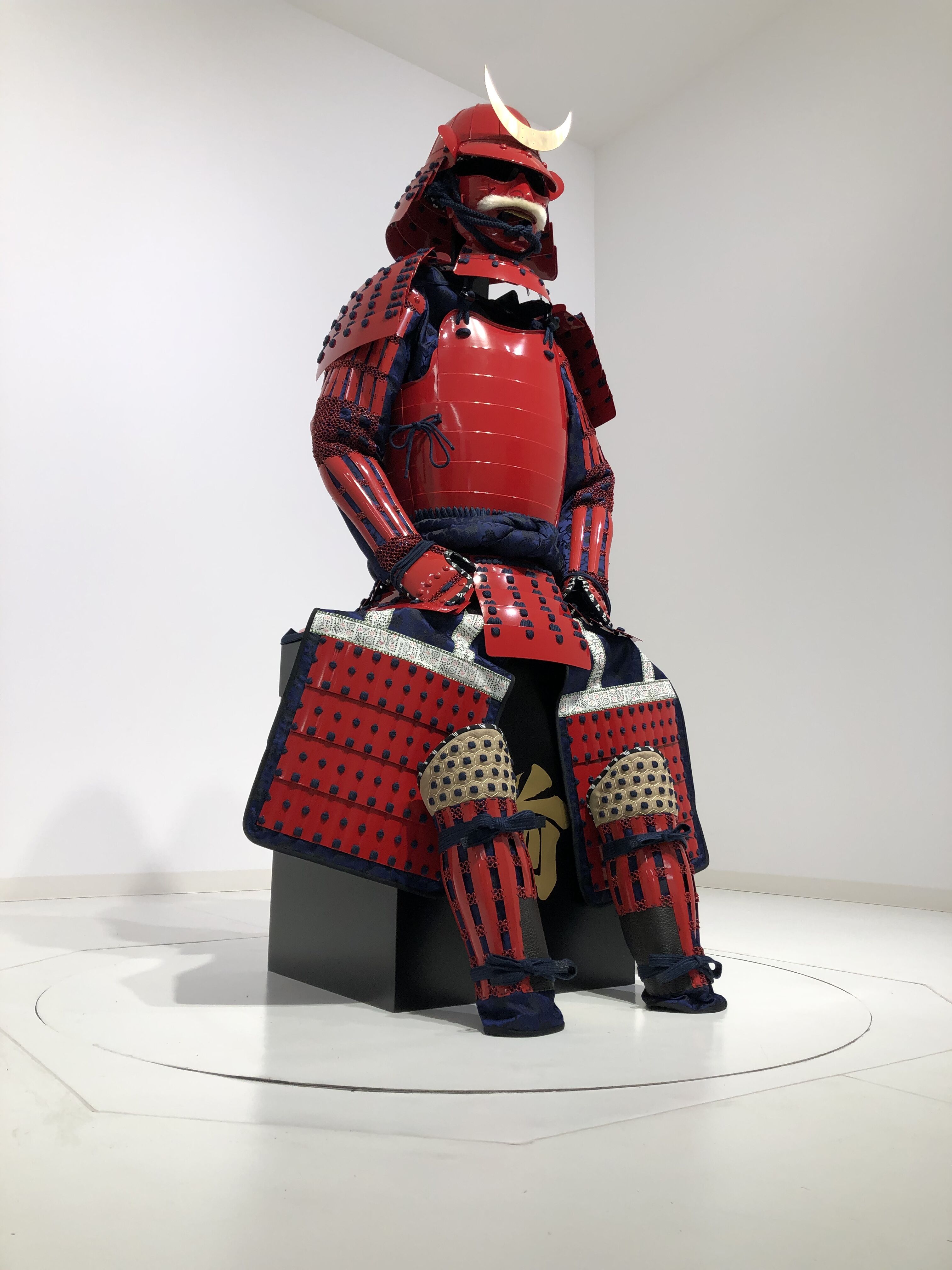 [O-061] Dark blue thread-dyed red barrel side two-piece armor