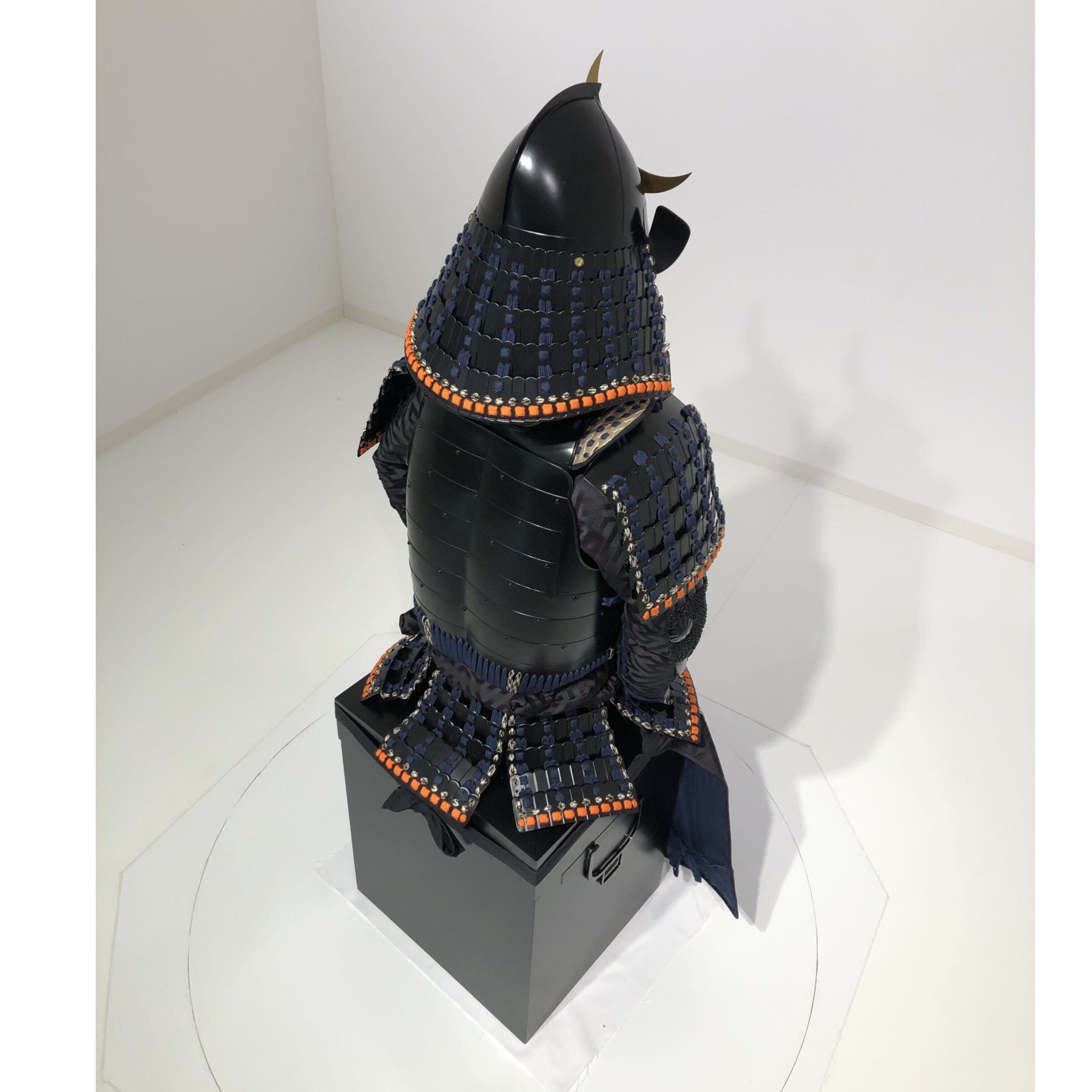 [O-051] Navy blue thread, black matte finish, riveted two-piece armor (peach-shaped helmet)