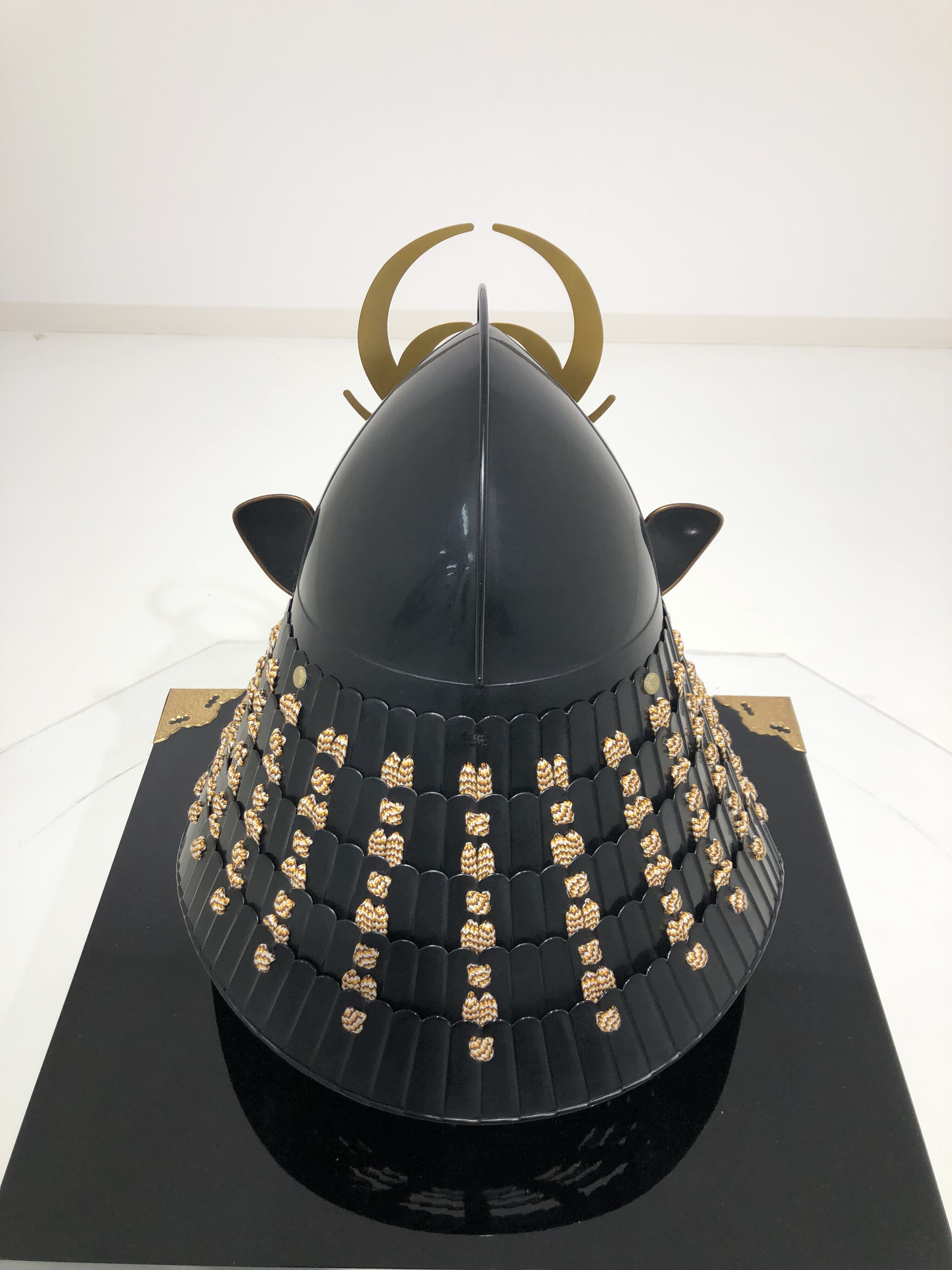 [O-023-K] Two-piece helmet with vertical seams and a wooden sash (helmet only)