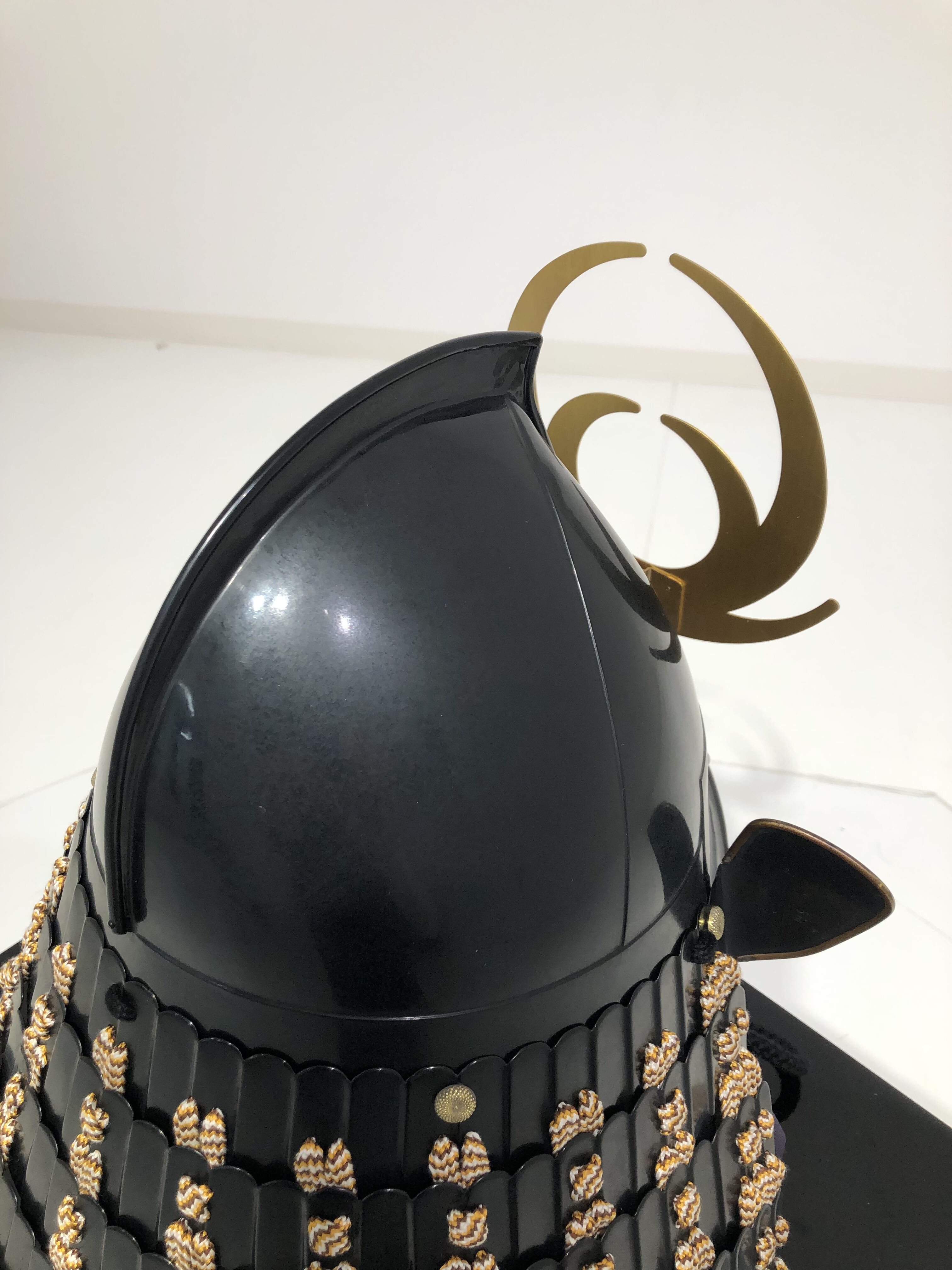 [O-023-K] Two-piece helmet with vertical seams and a wooden sash (helmet only)