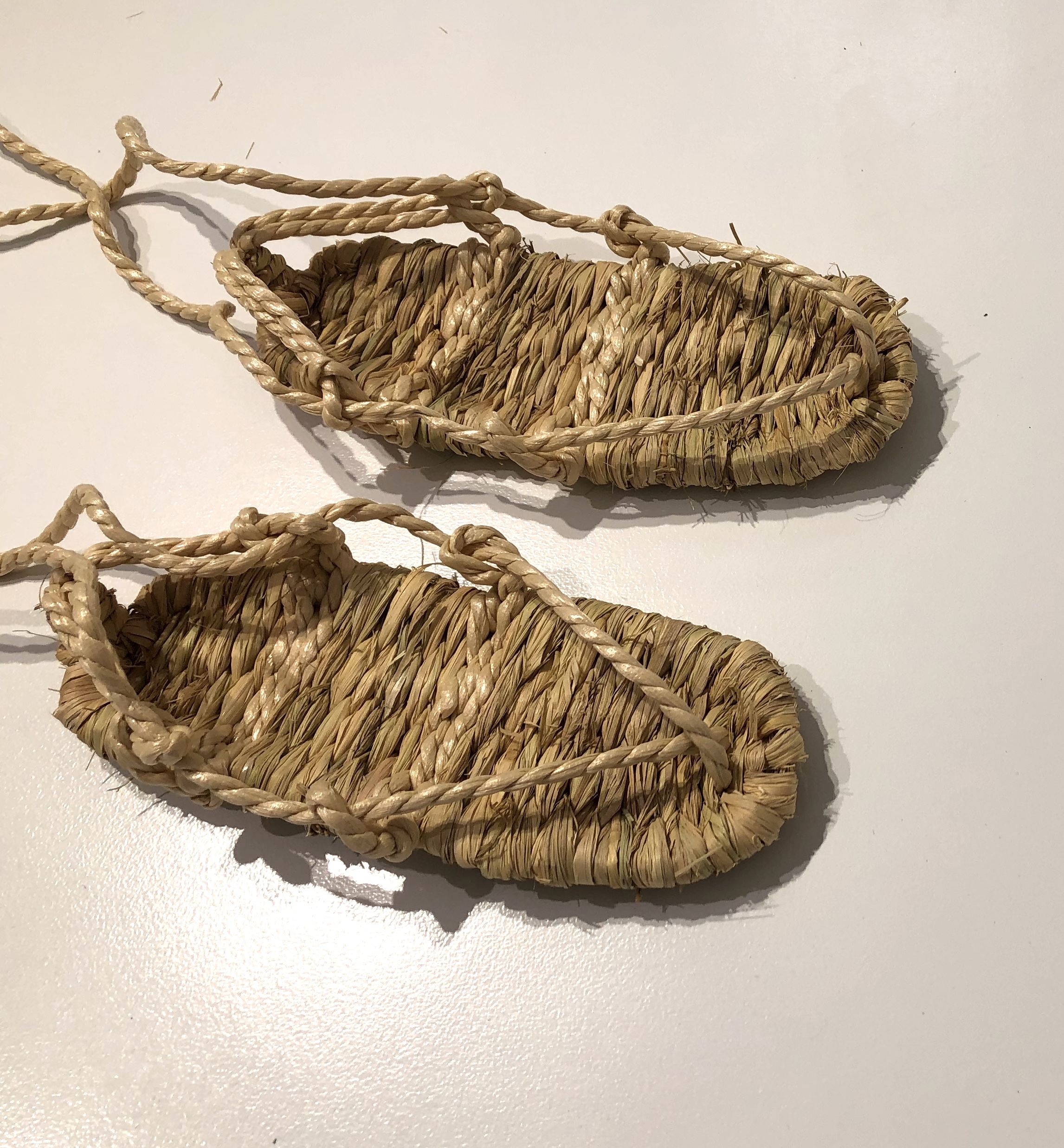 [B-096] Straw sandals